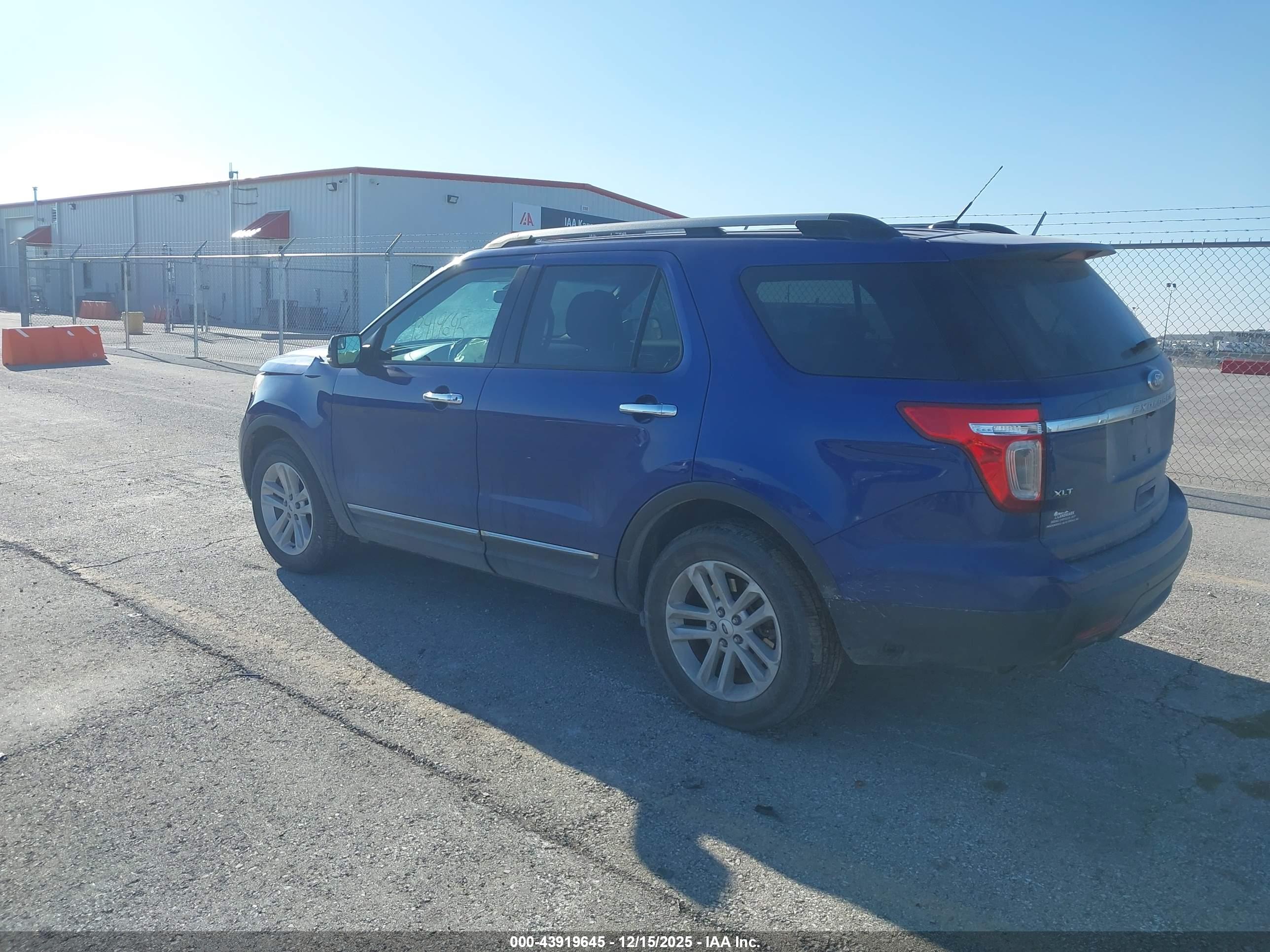 FORD EXPLORER image 3