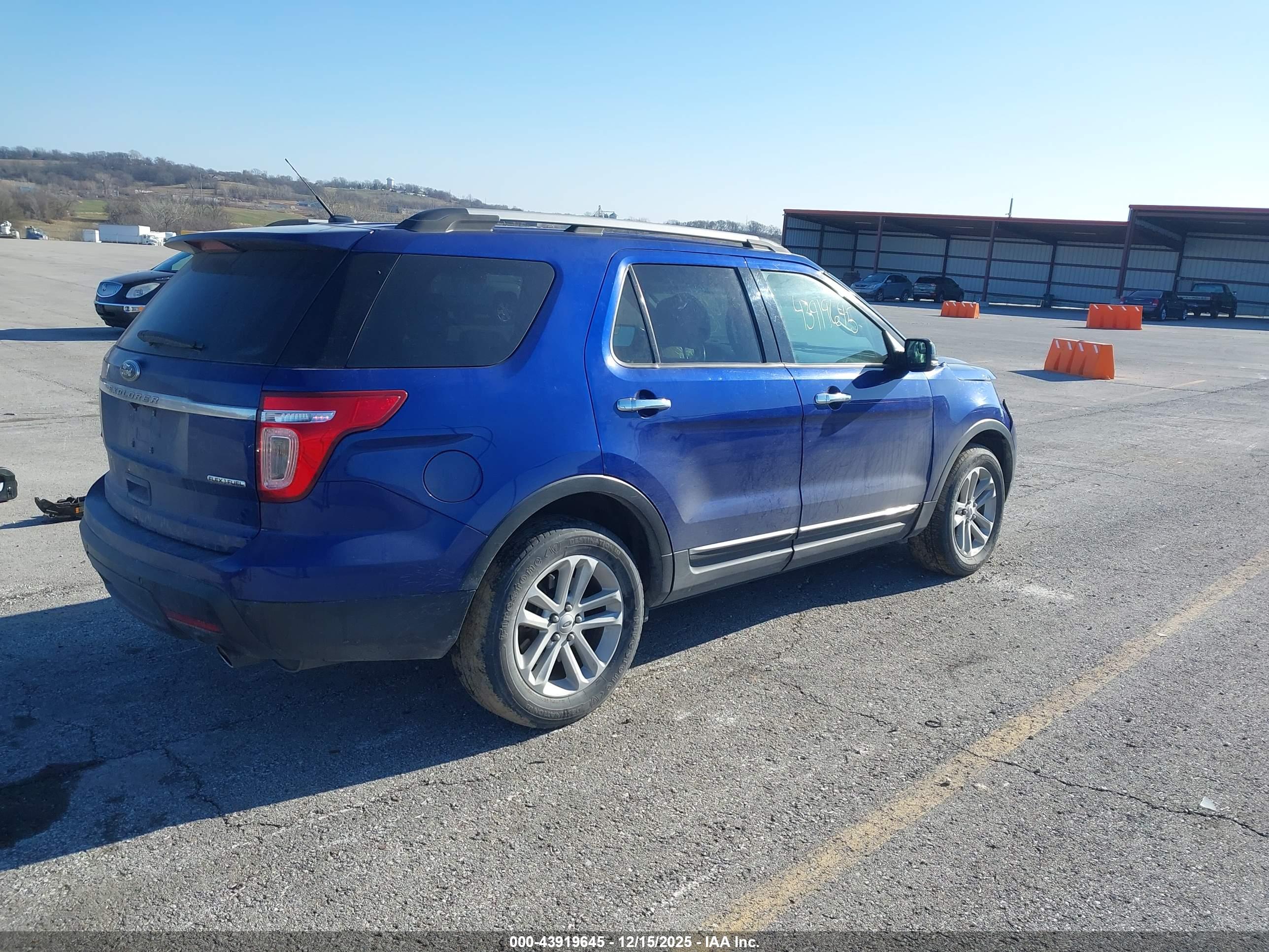 FORD EXPLORER image 4