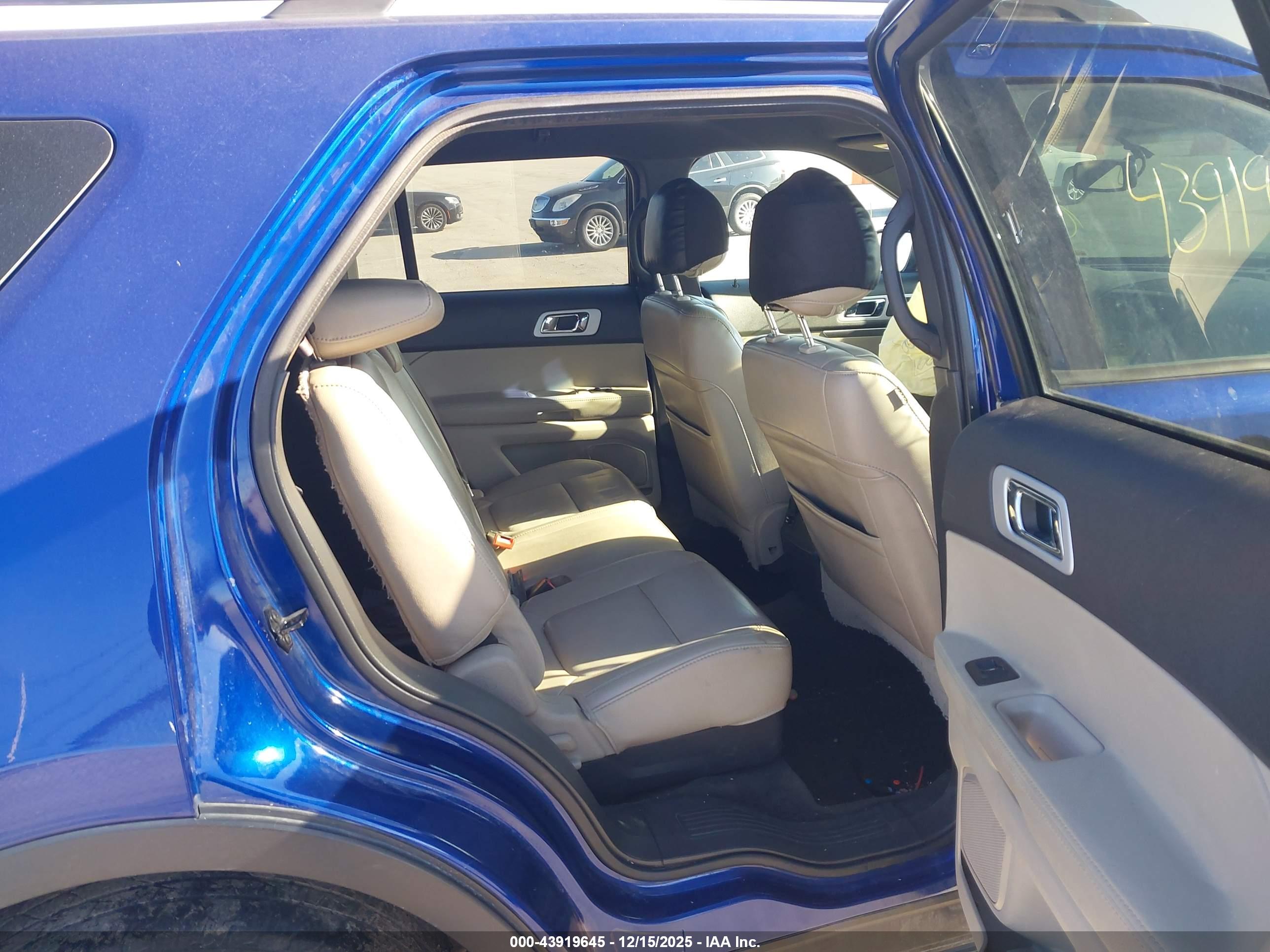 FORD EXPLORER image 8