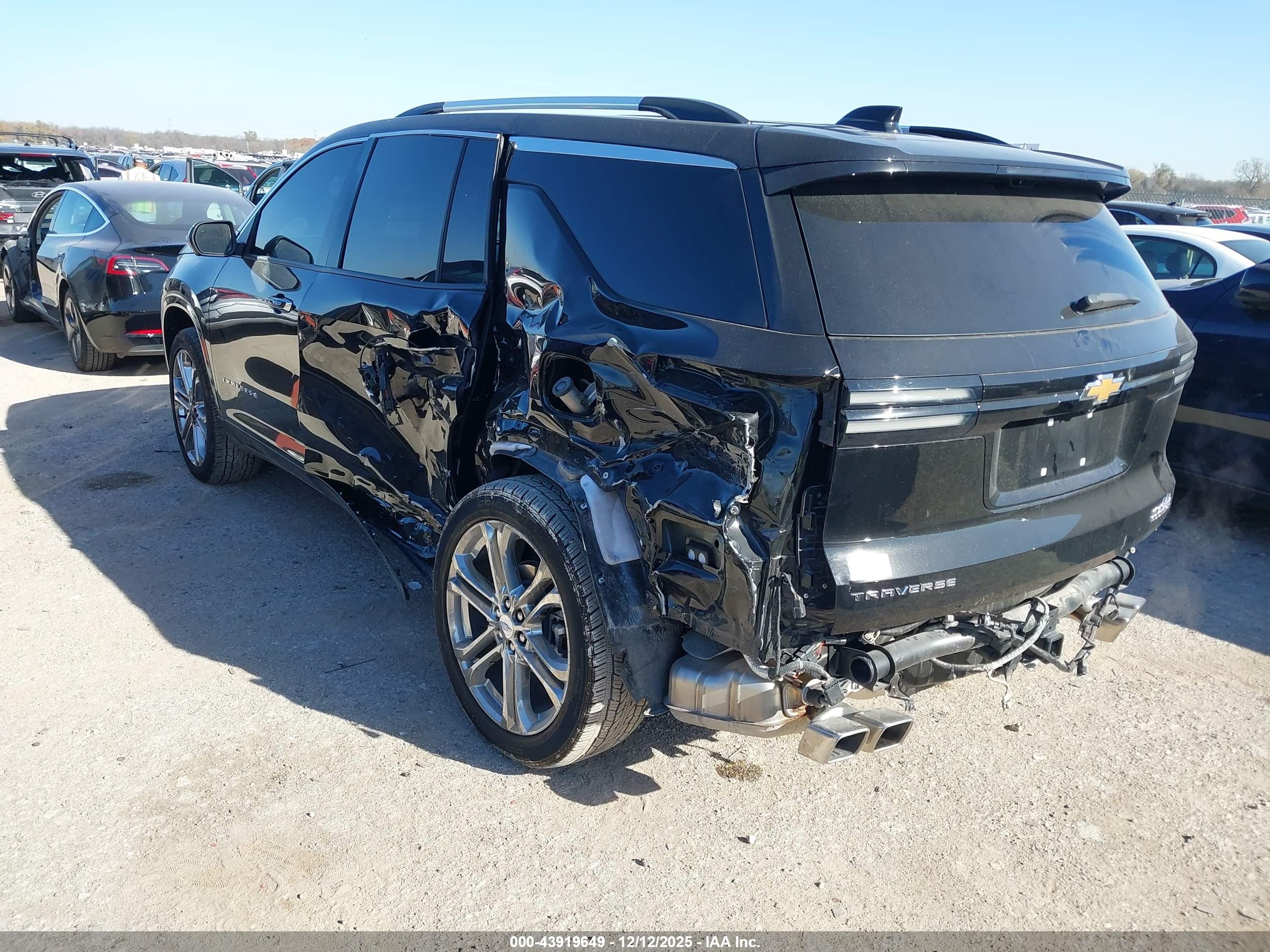 CHEVROLET TRAVERSE image 3