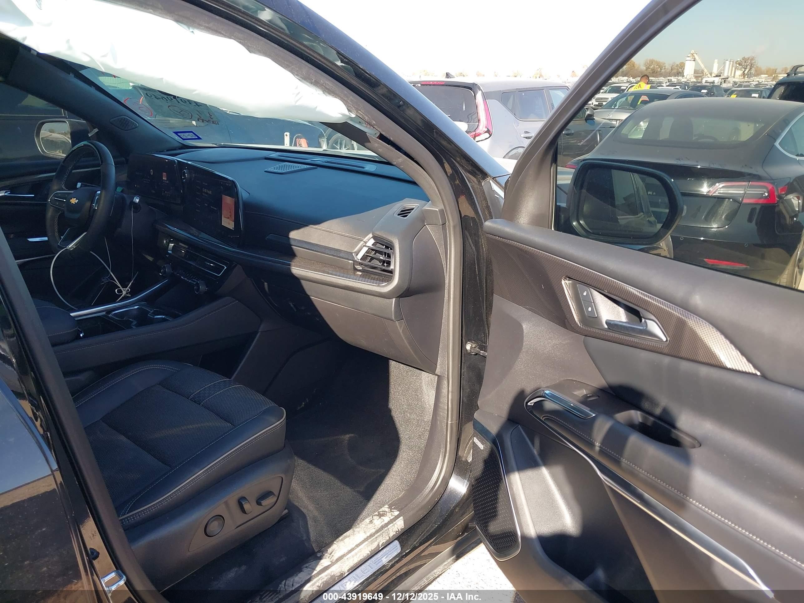 CHEVROLET TRAVERSE image 5