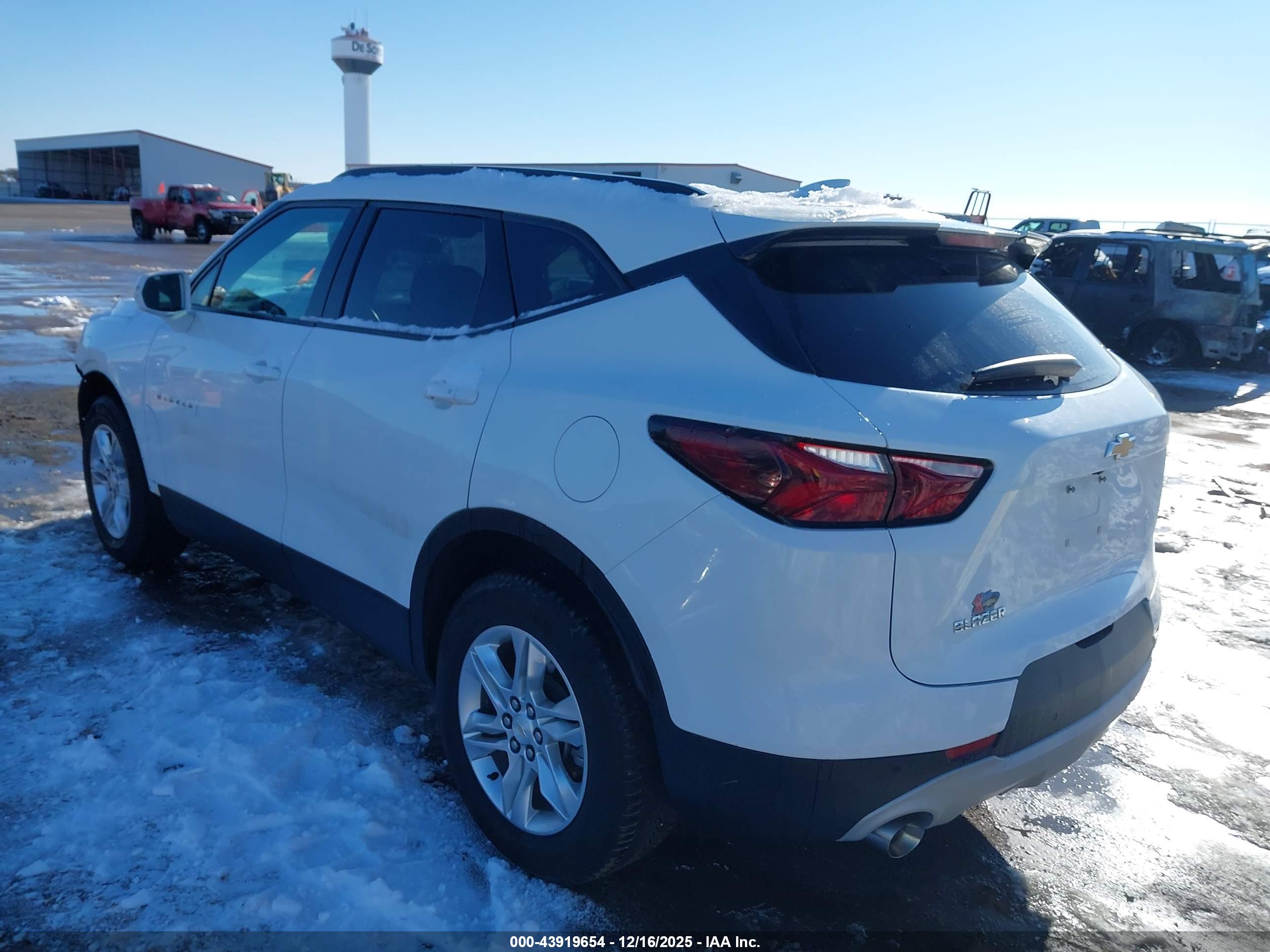 CHEVROLET BLAZER image 3
