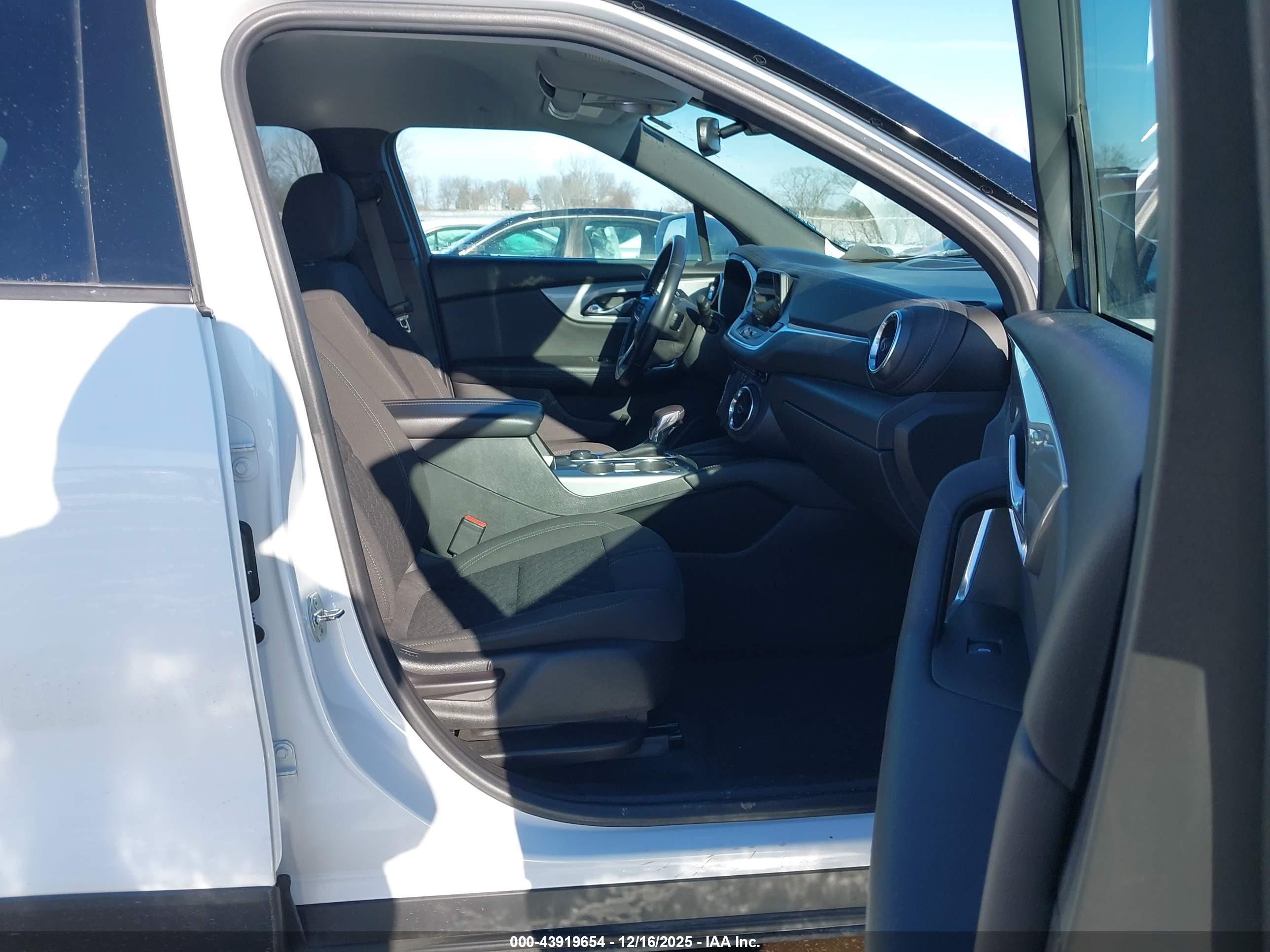 CHEVROLET BLAZER image 5
