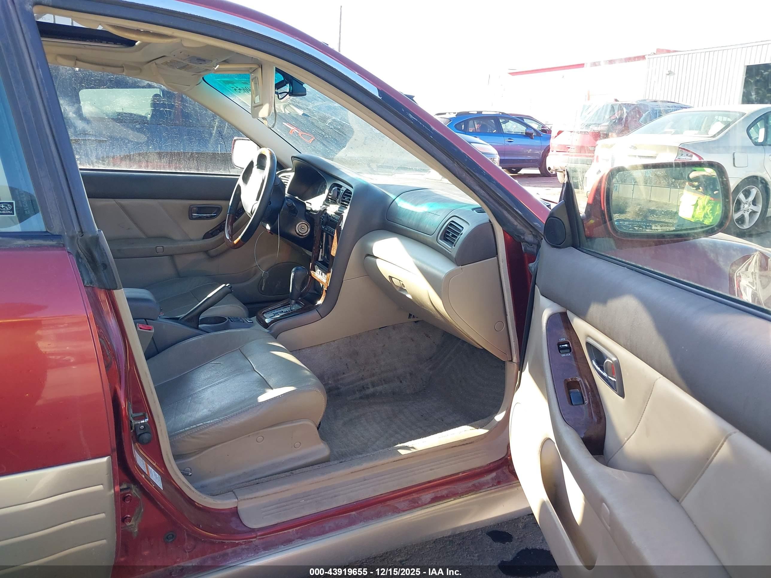SUBARU OUTBACK image 5