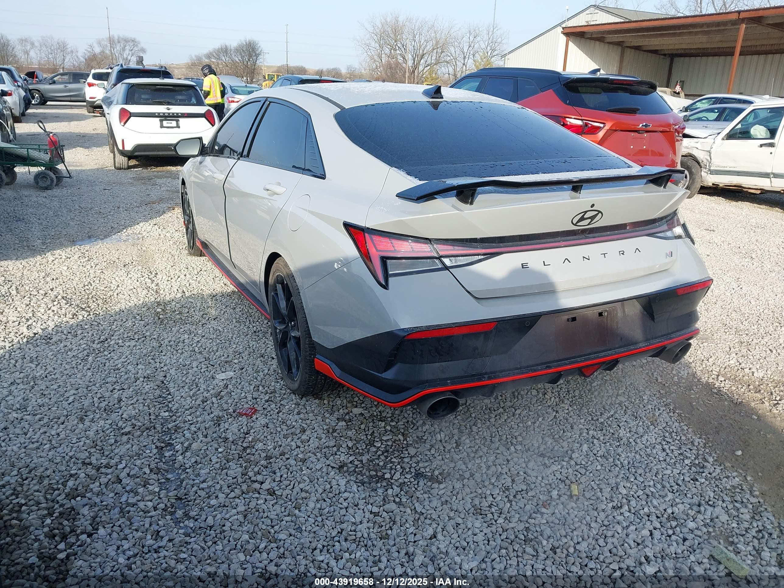 HYUNDAI ELANTRA image 3