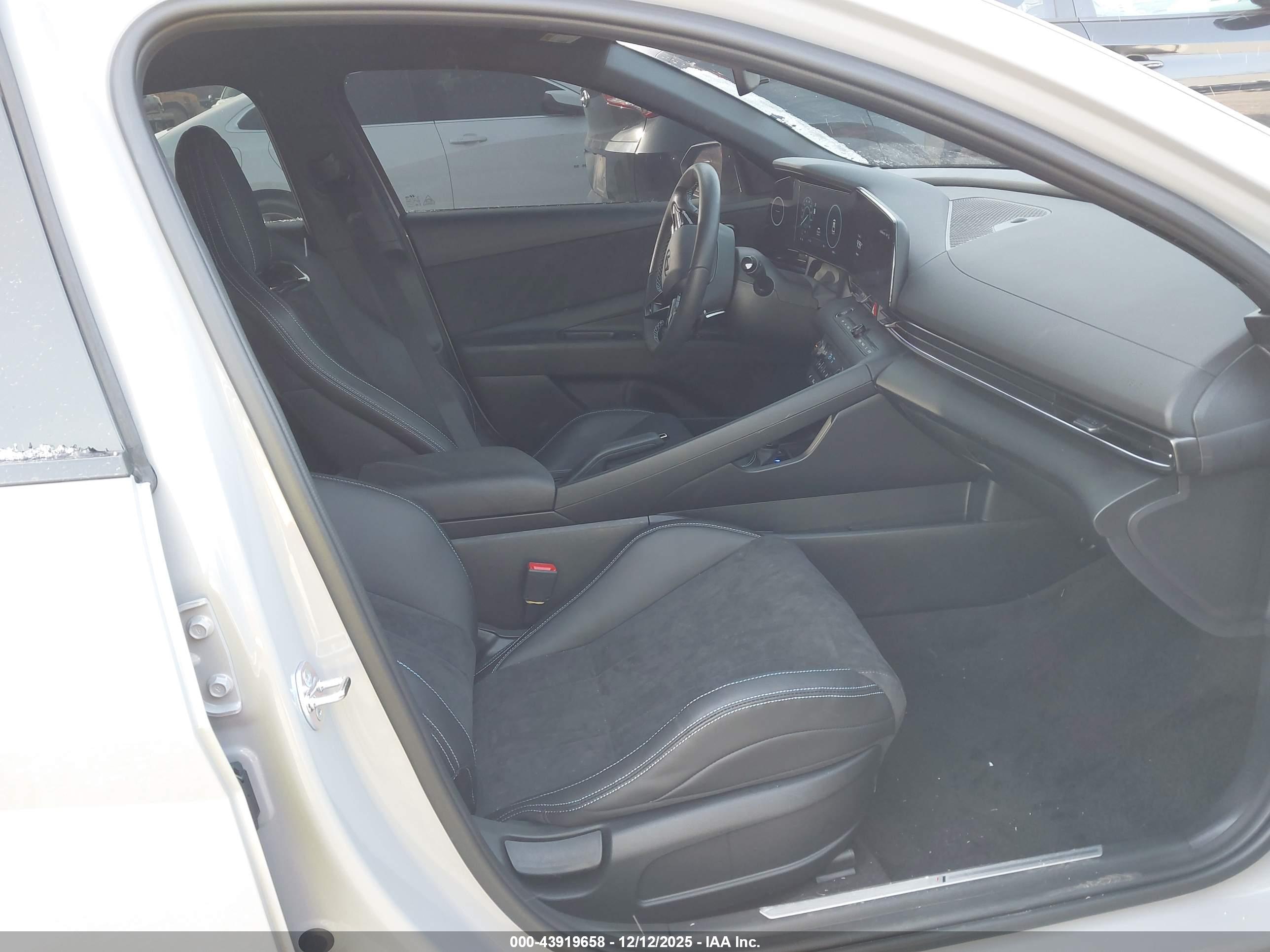 HYUNDAI ELANTRA image 5
