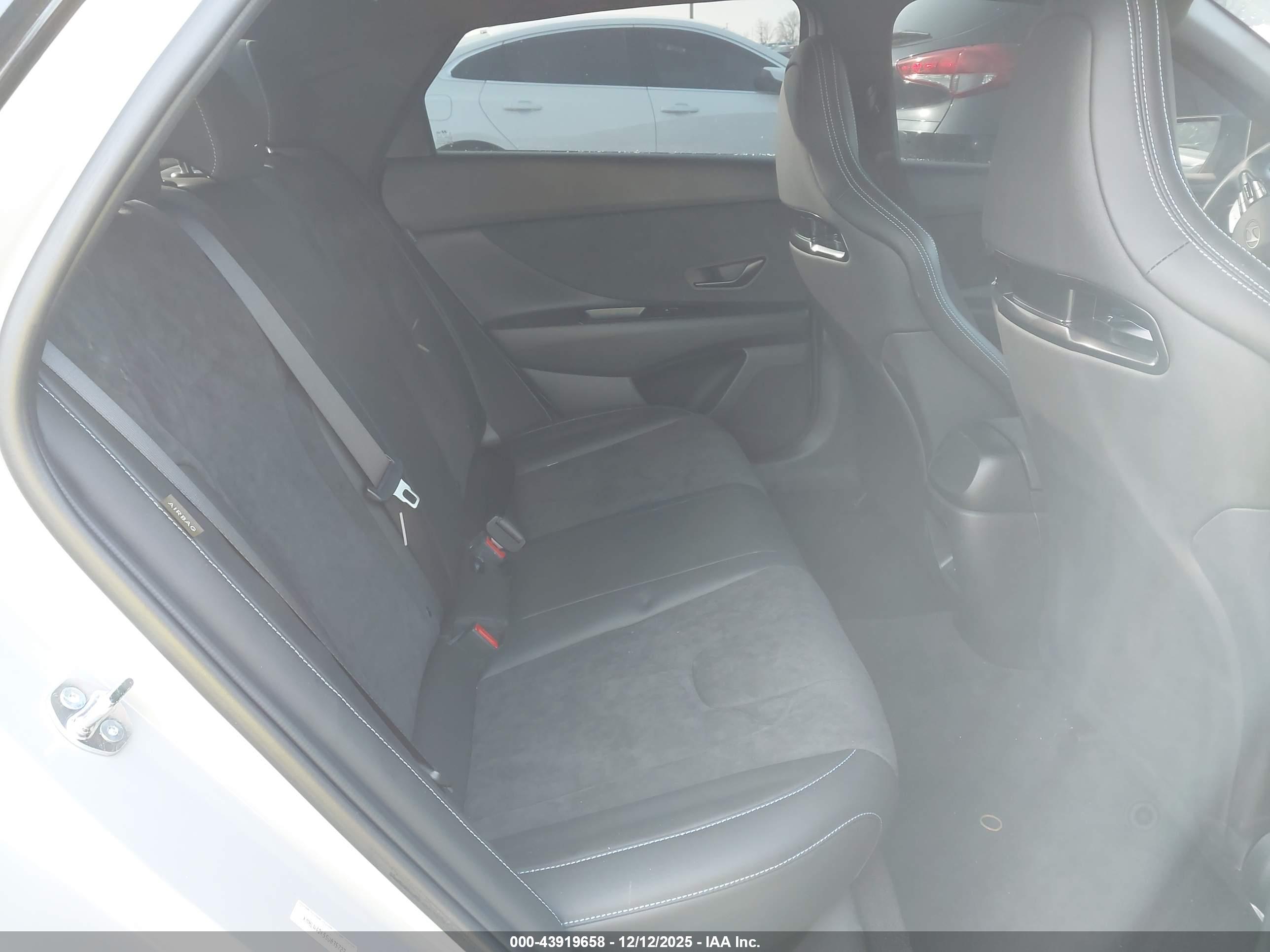 HYUNDAI ELANTRA image 8