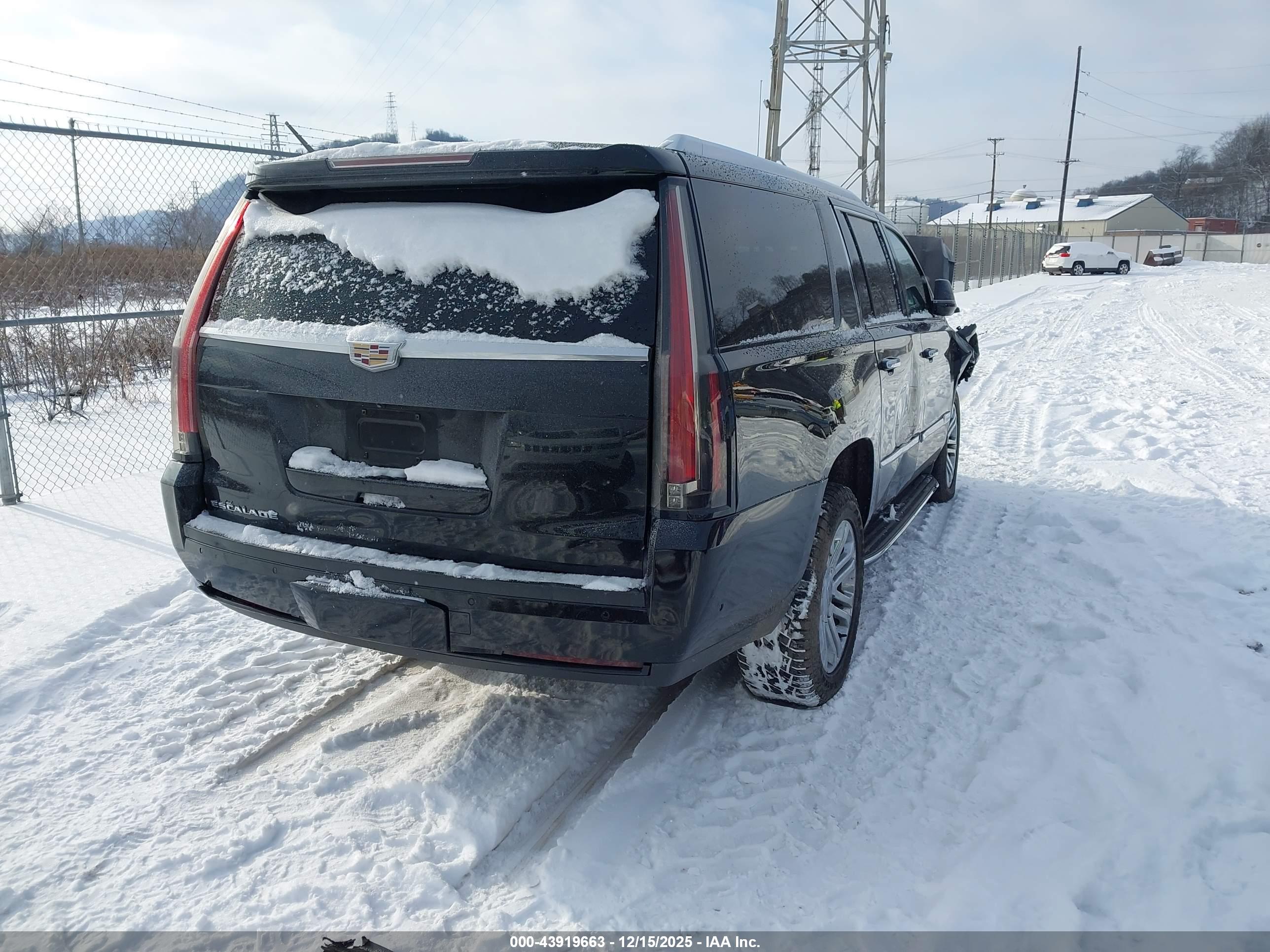 CADILLAC ESCALADE image 4