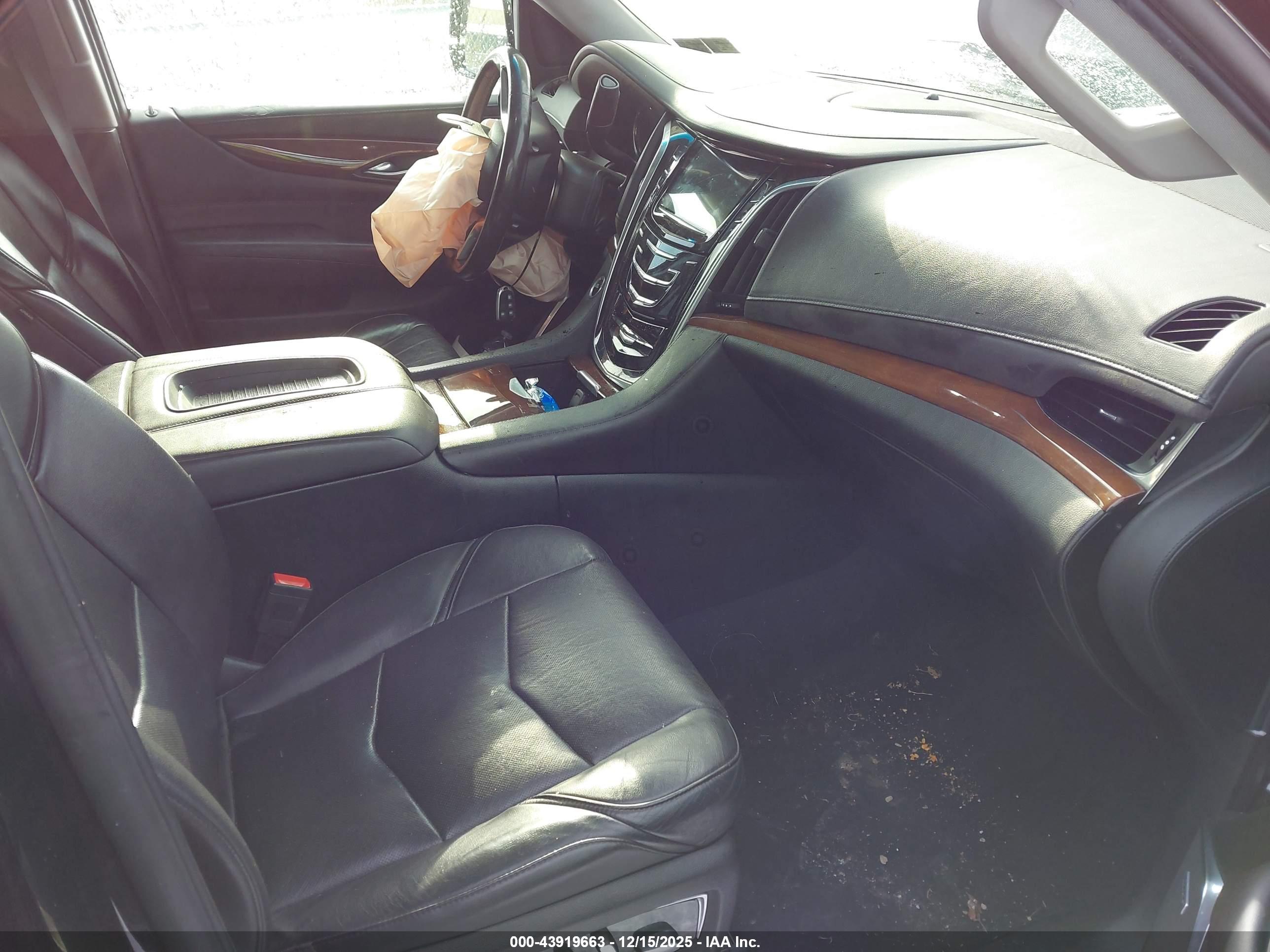 CADILLAC ESCALADE image 5