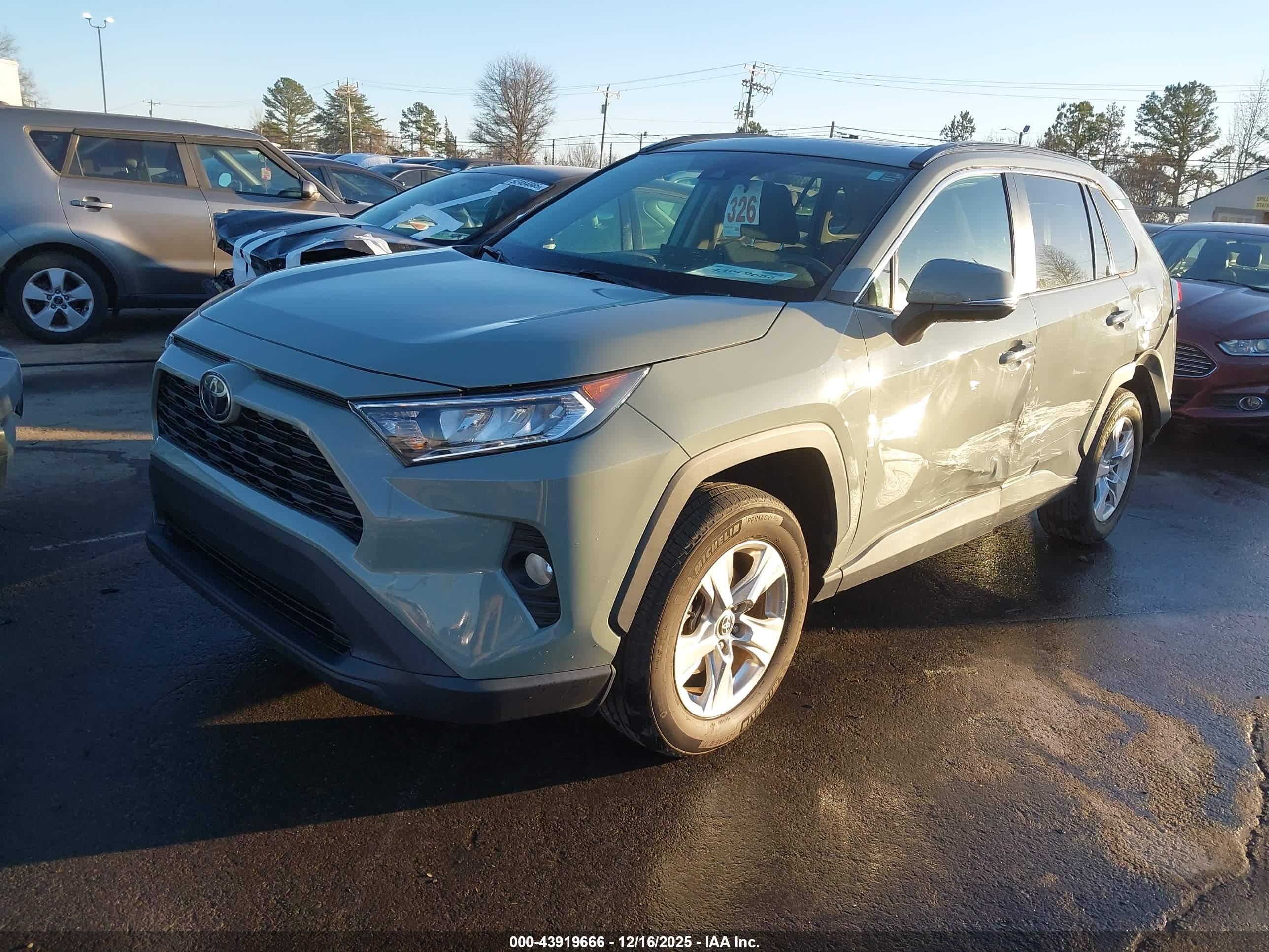 TOYOTA RAV4 image 2