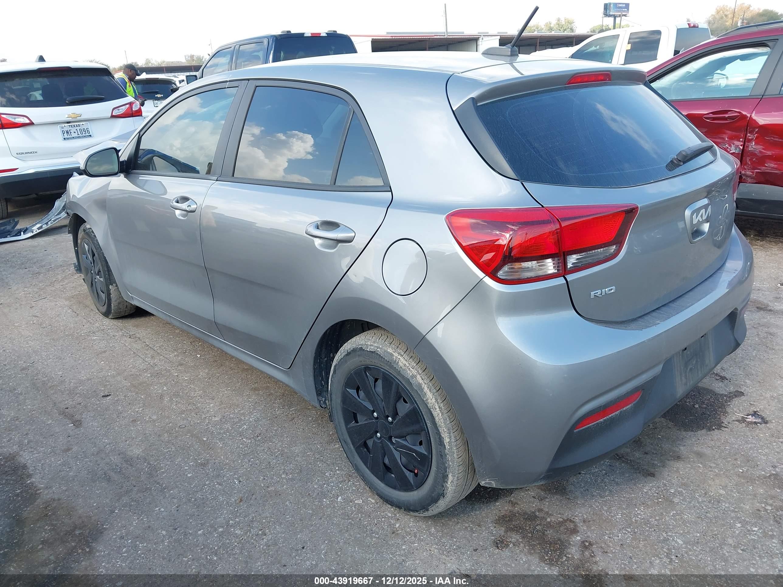 KIA RIO image 3