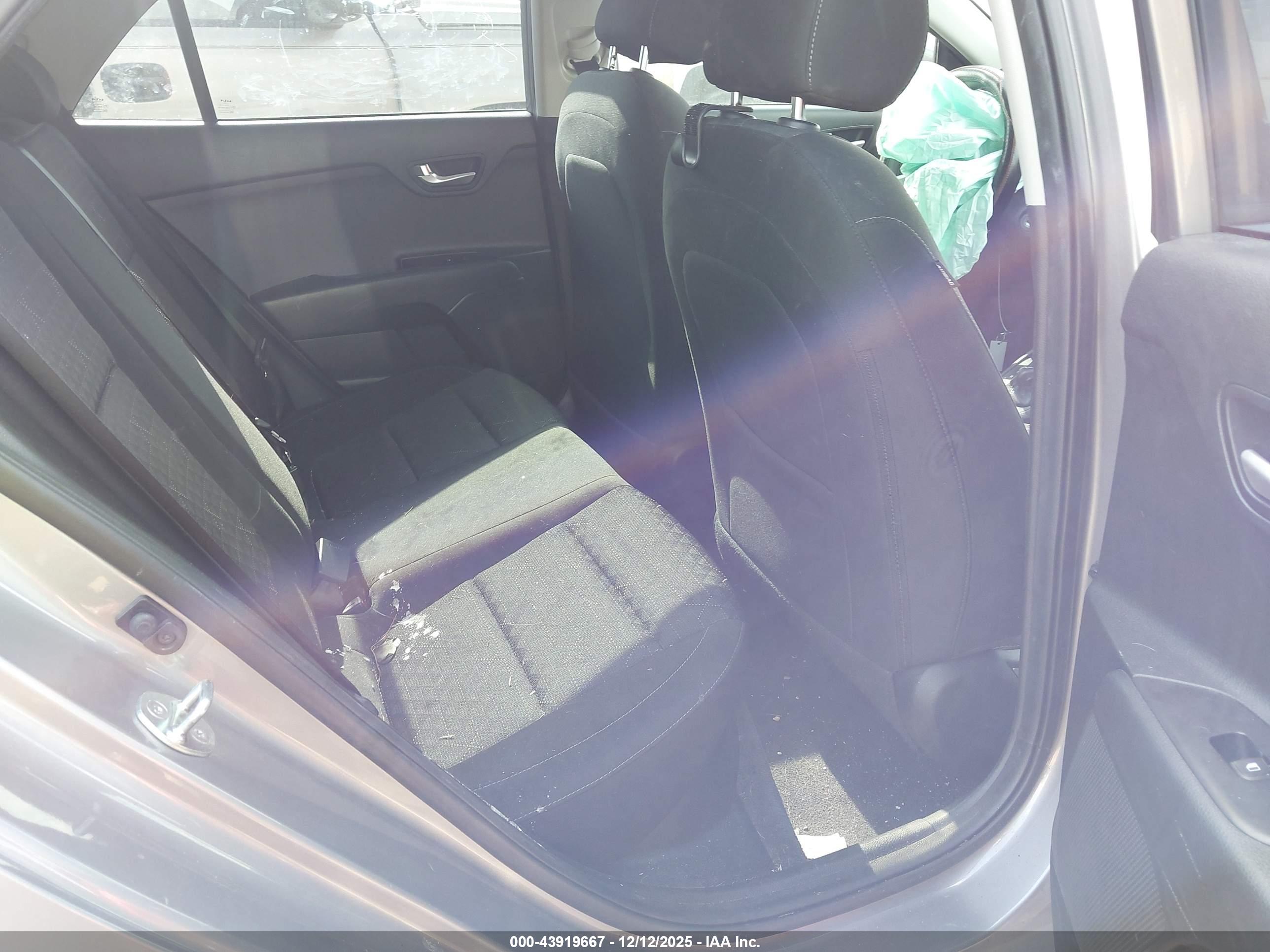 KIA RIO image 8