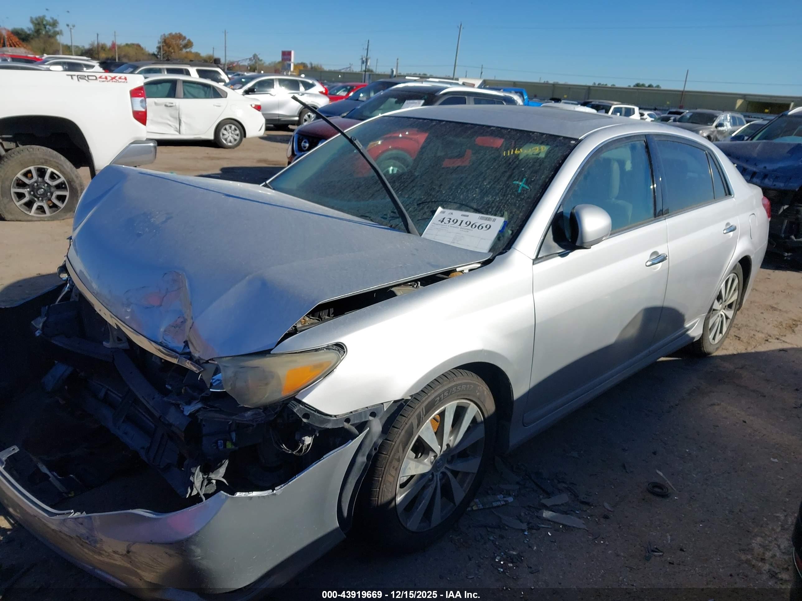 TOYOTA AVALON image 2
