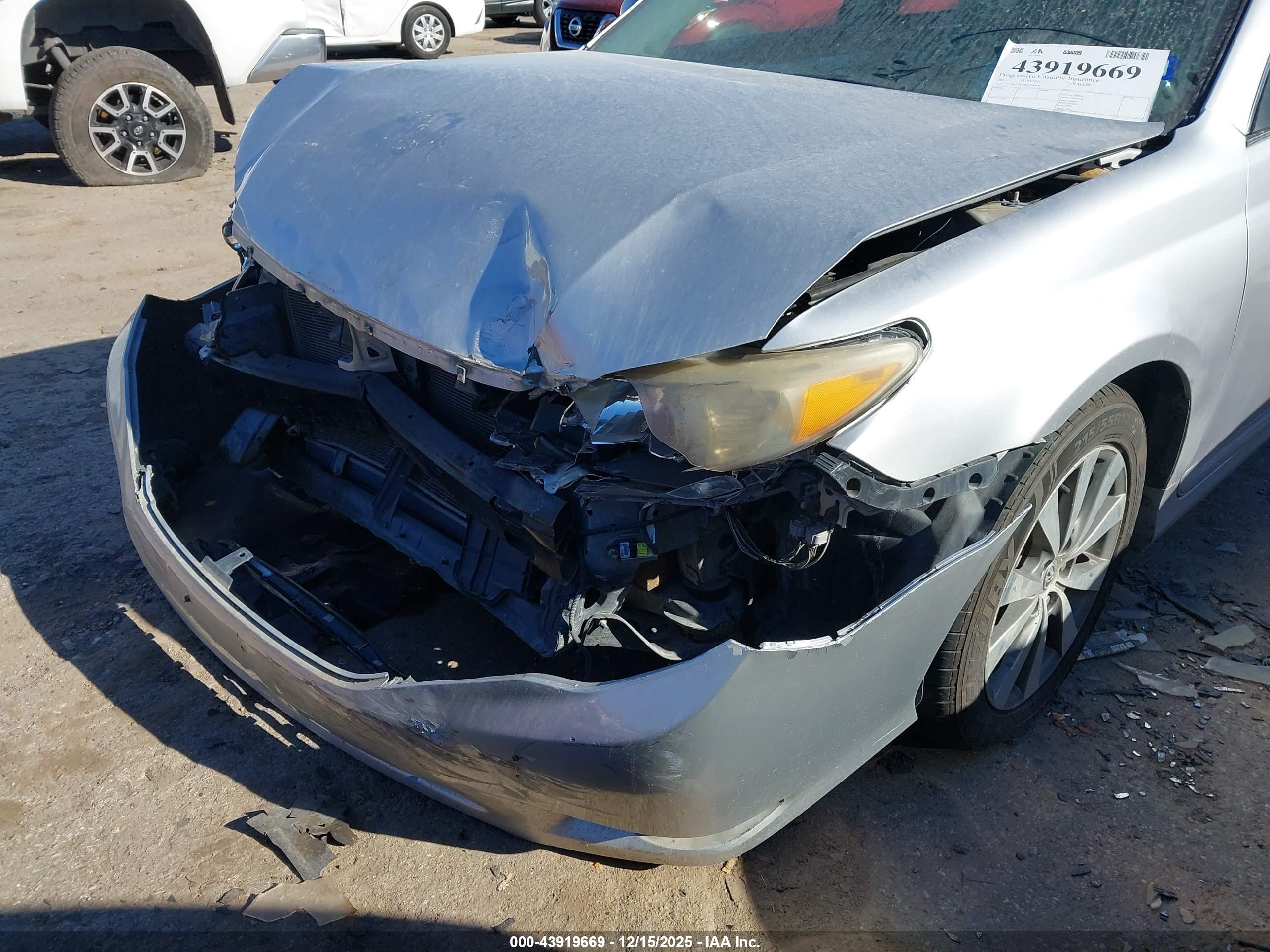 TOYOTA AVALON image 6
