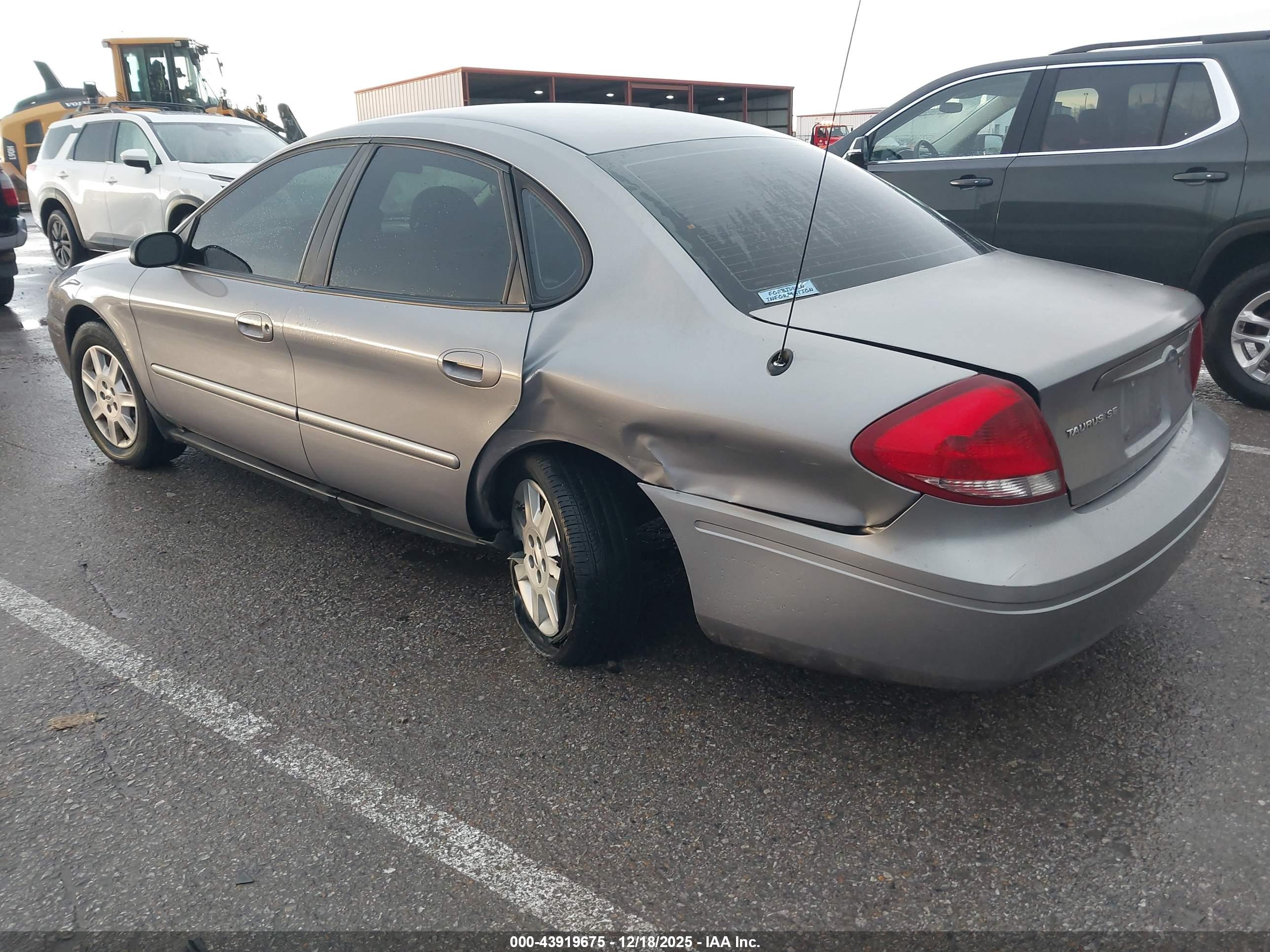 FORD TAURUS image 3