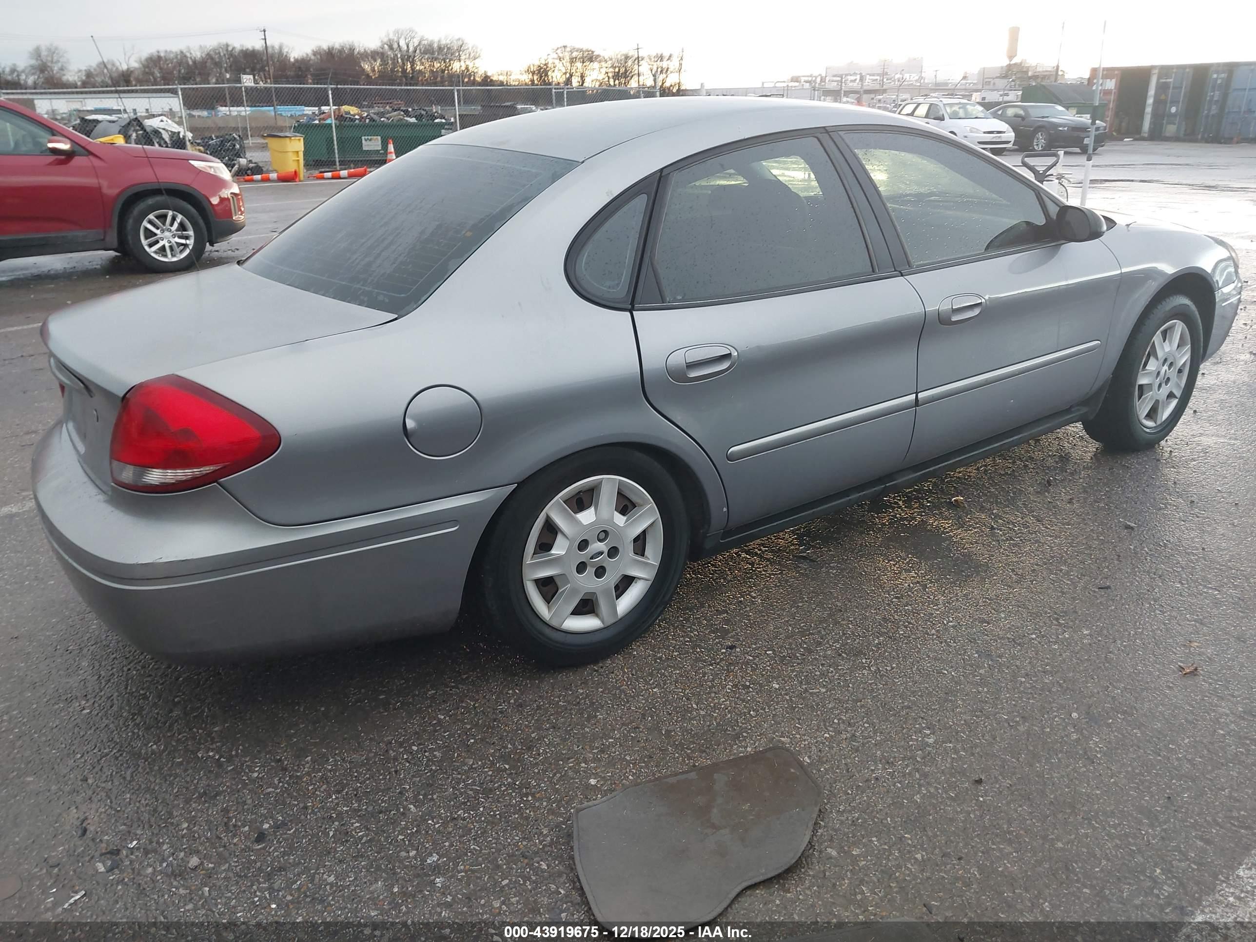 FORD TAURUS image 4