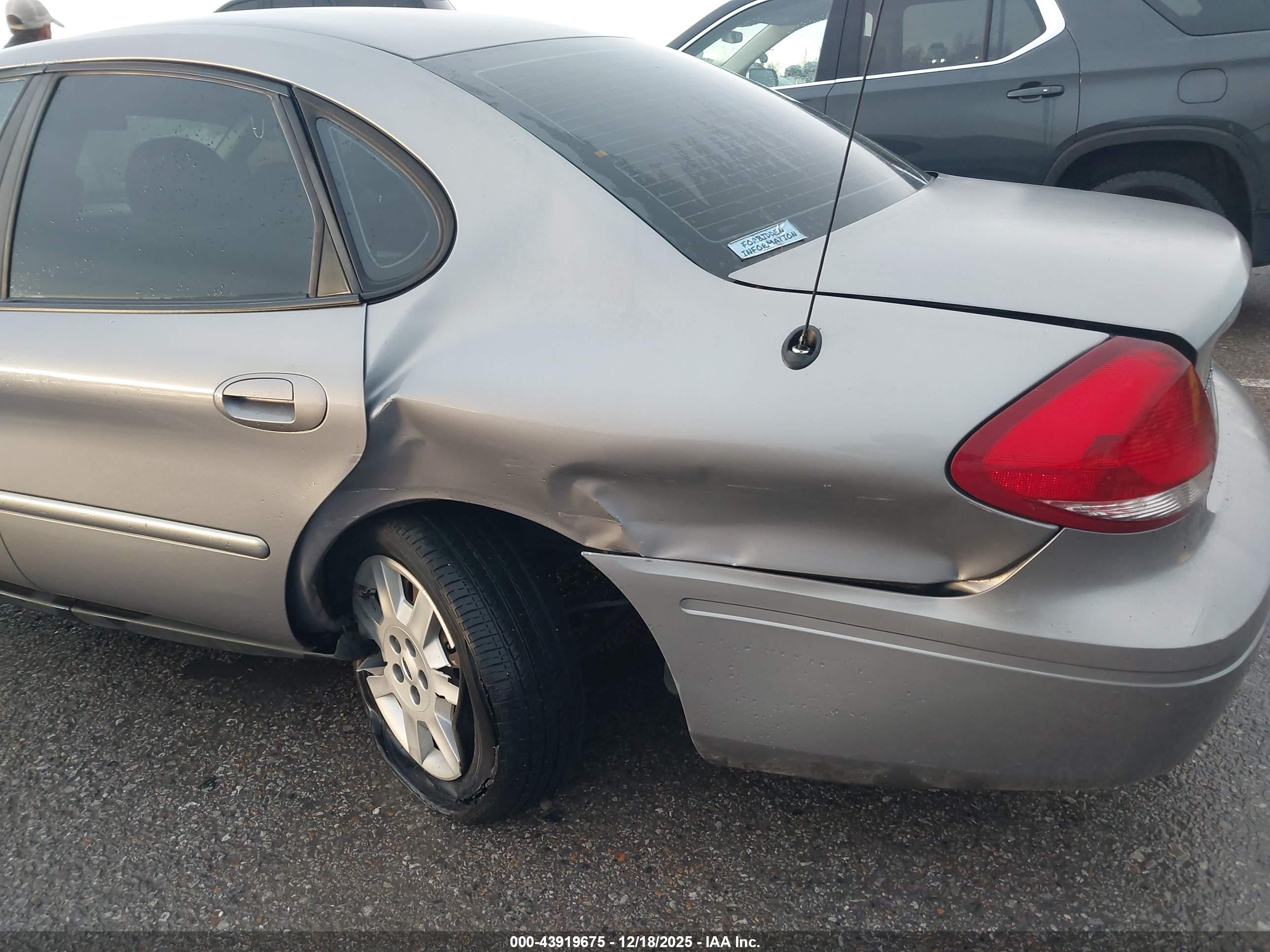 FORD TAURUS image 6