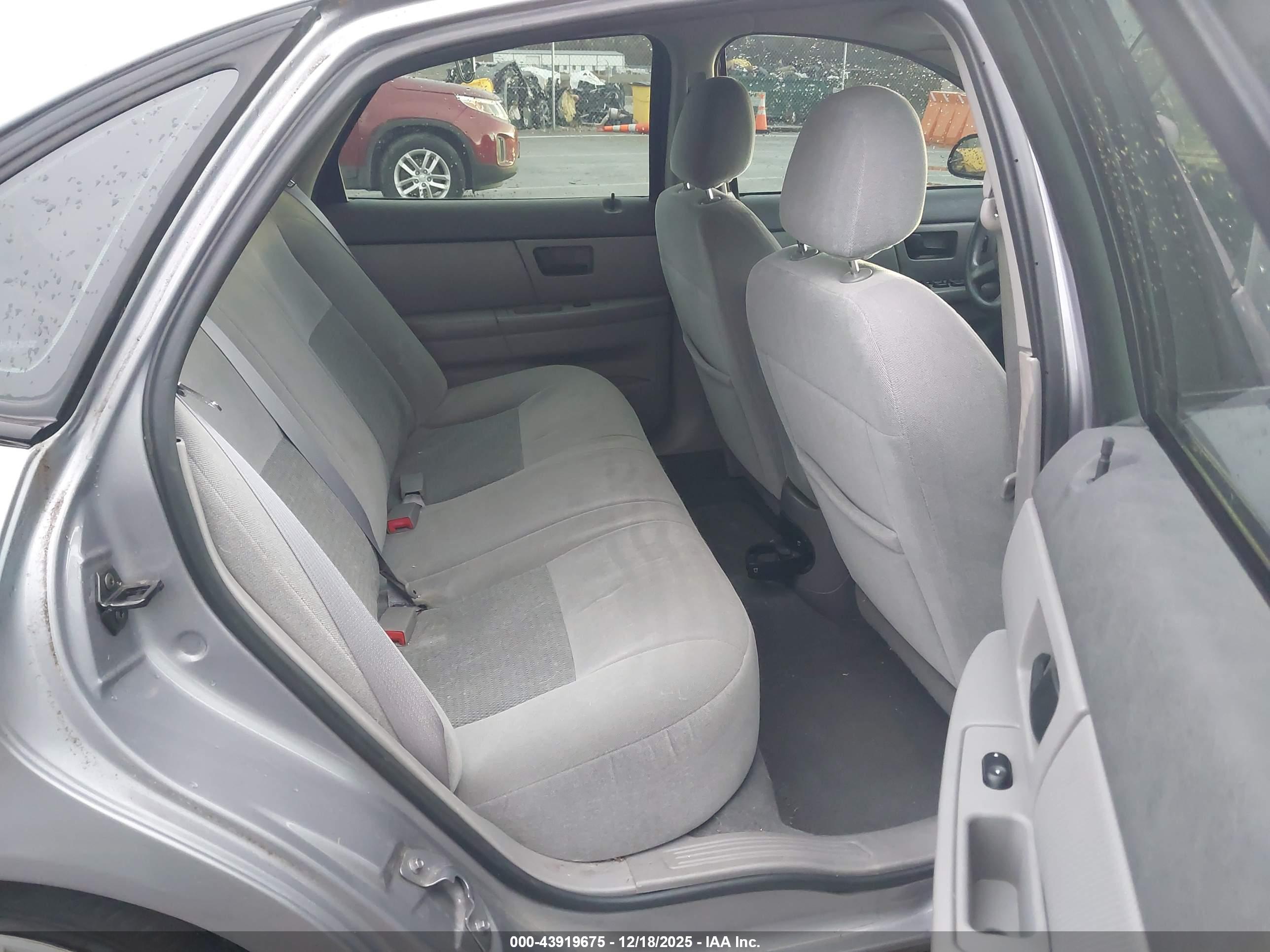 FORD TAURUS image 8