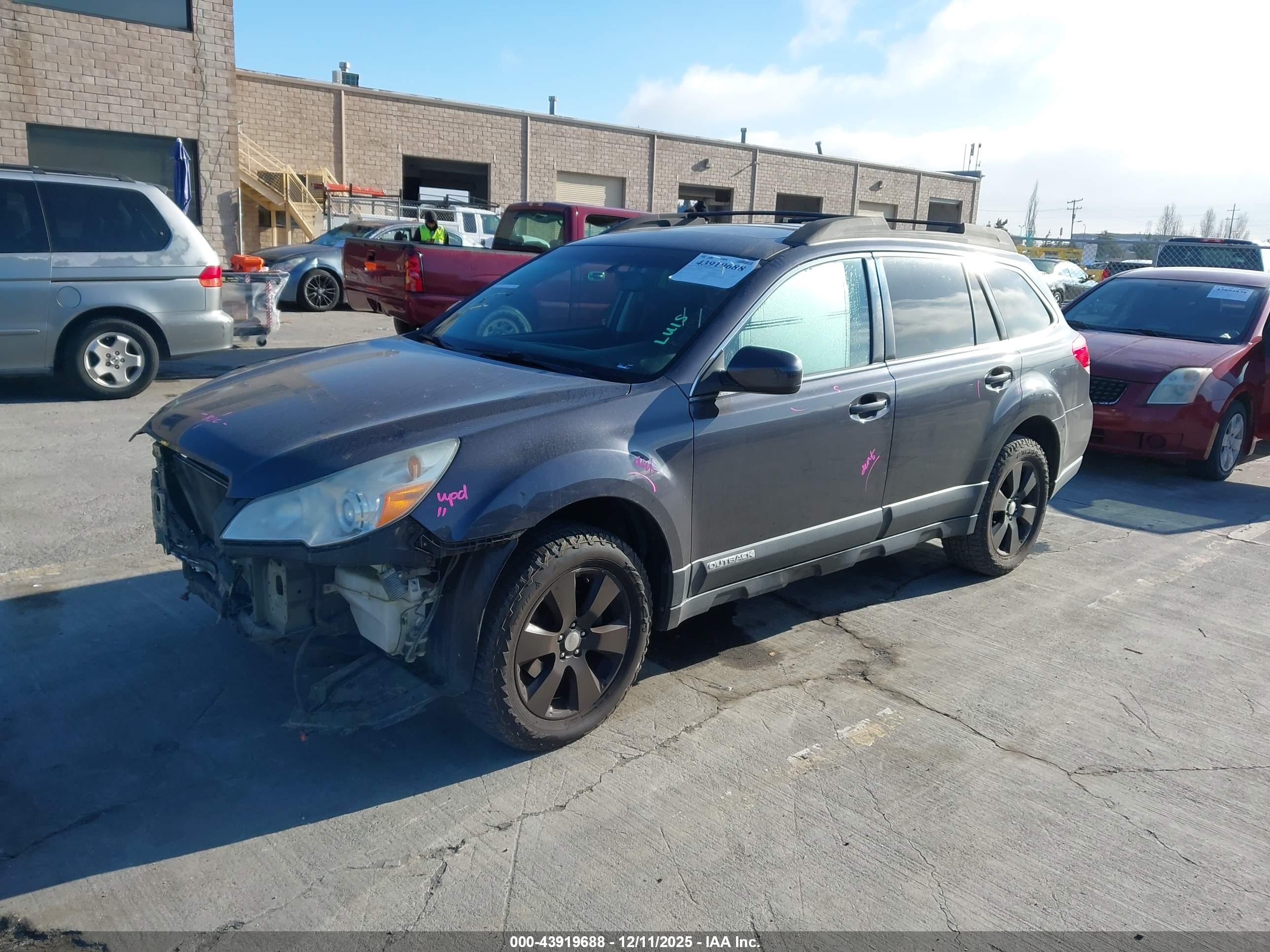 SUBARU OUTBACK image 2