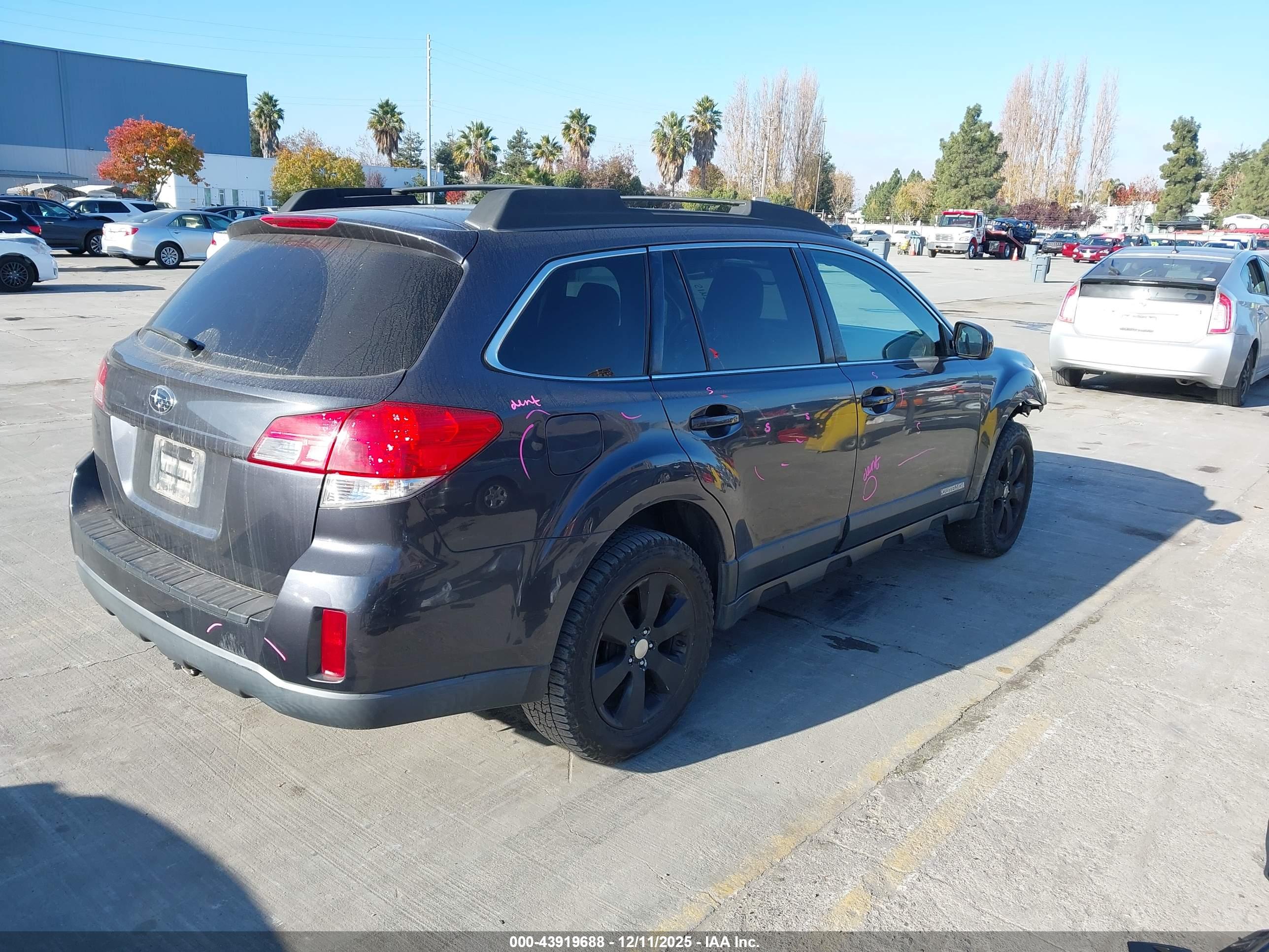 SUBARU OUTBACK image 4