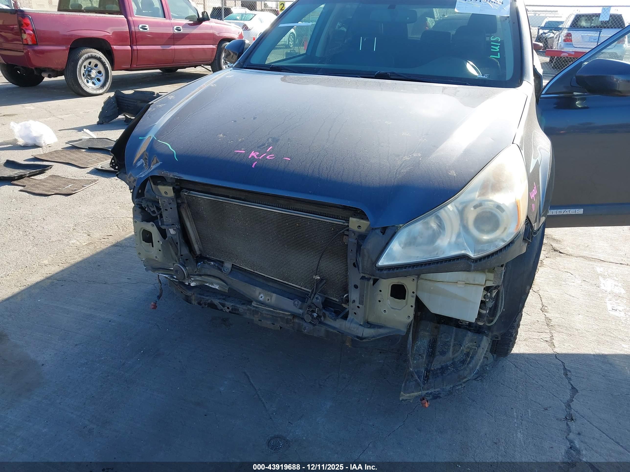 SUBARU OUTBACK image 6