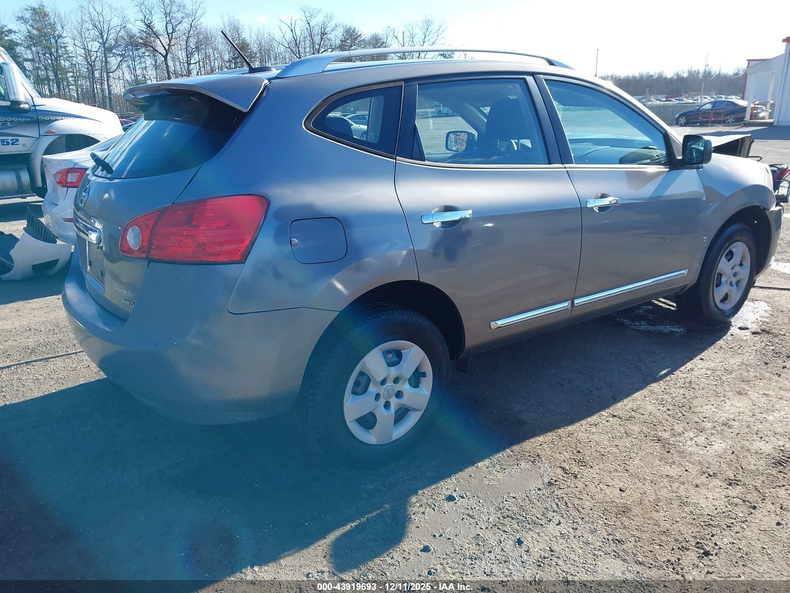 NISSAN ROGUE image 4