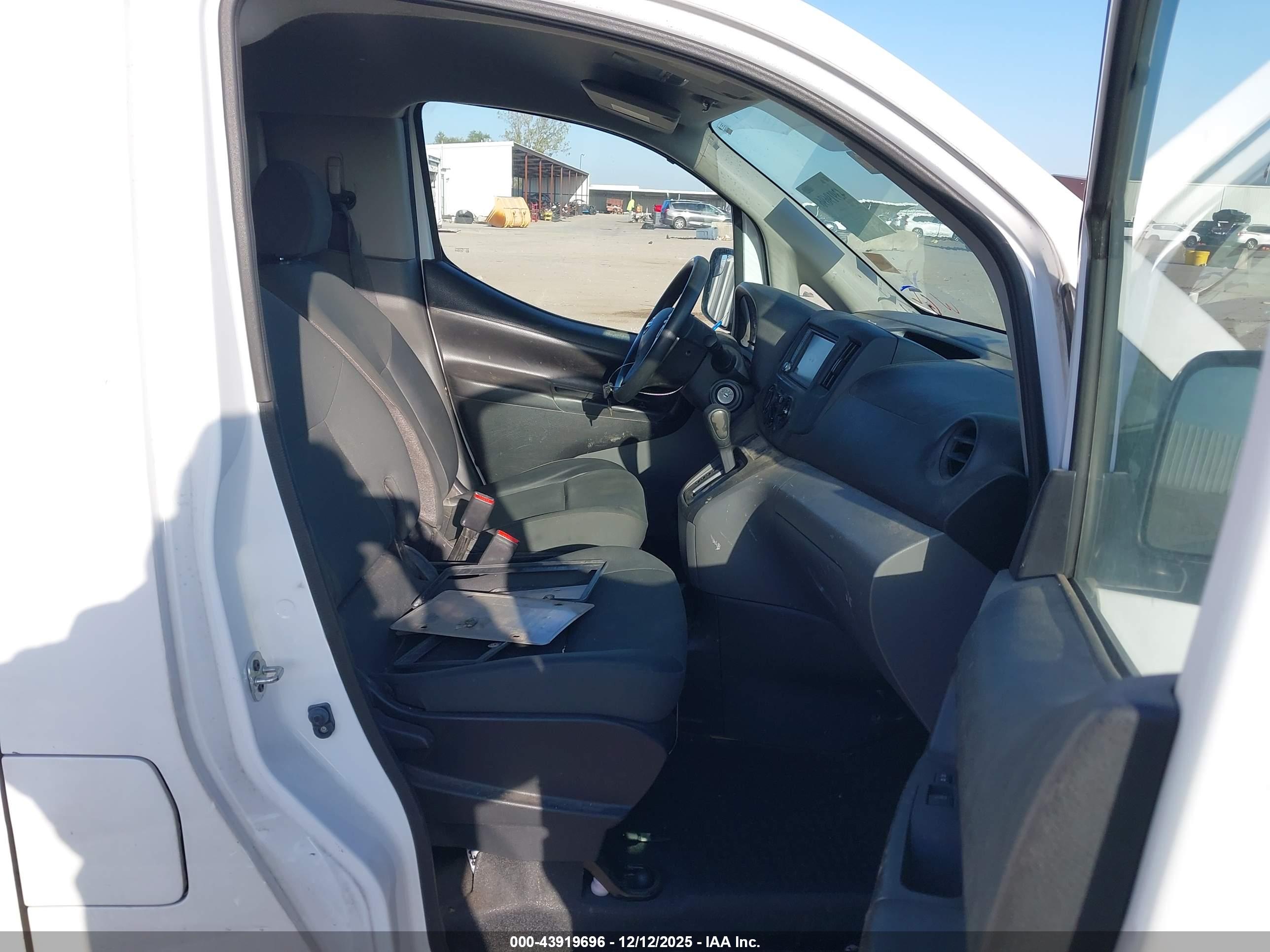 NISSAN NV200 image 5