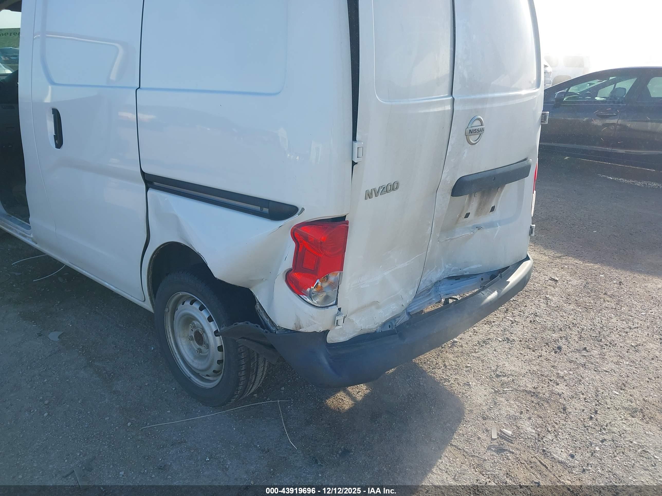 NISSAN NV200 image 6