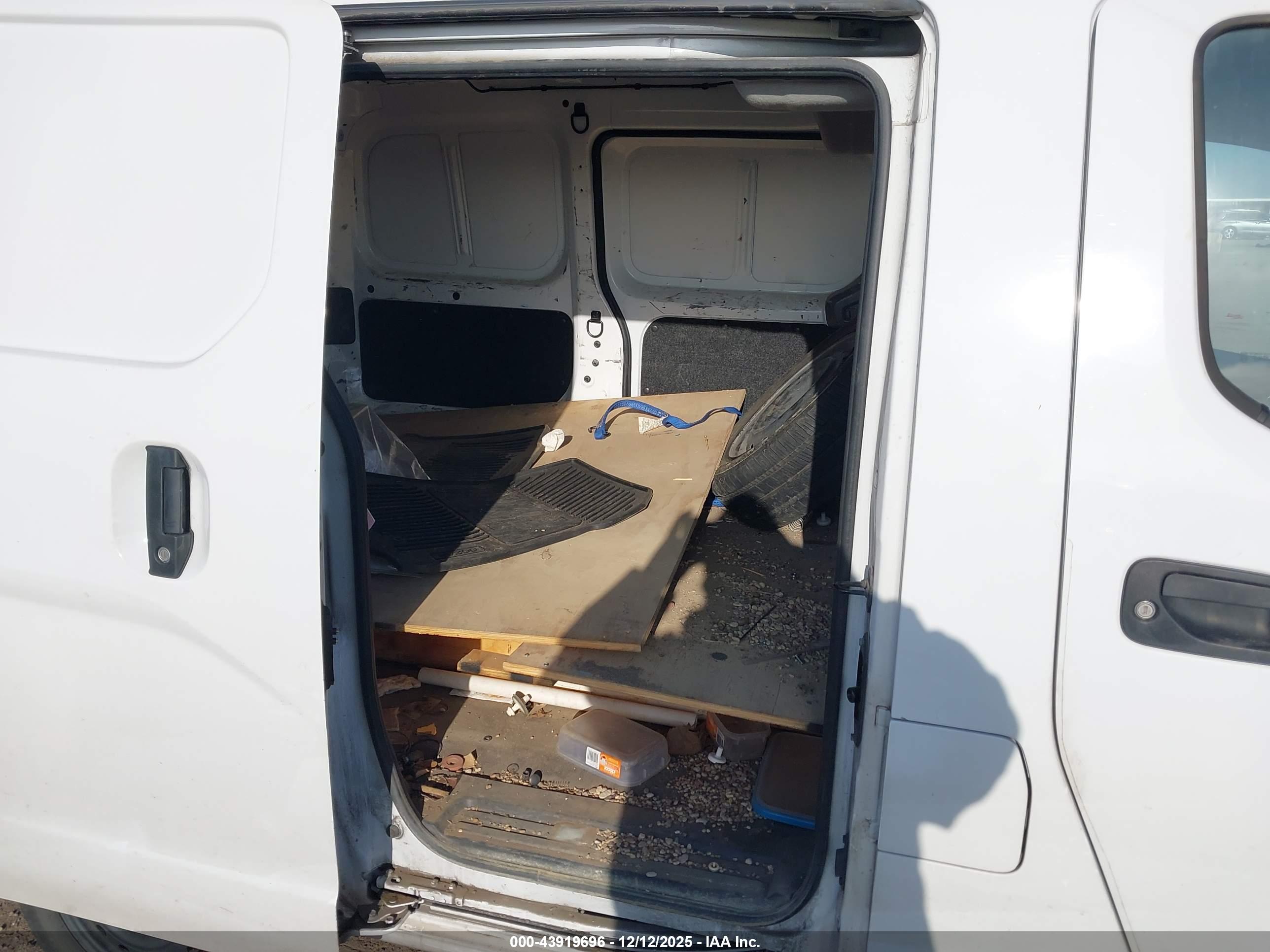 NISSAN NV200 image 8