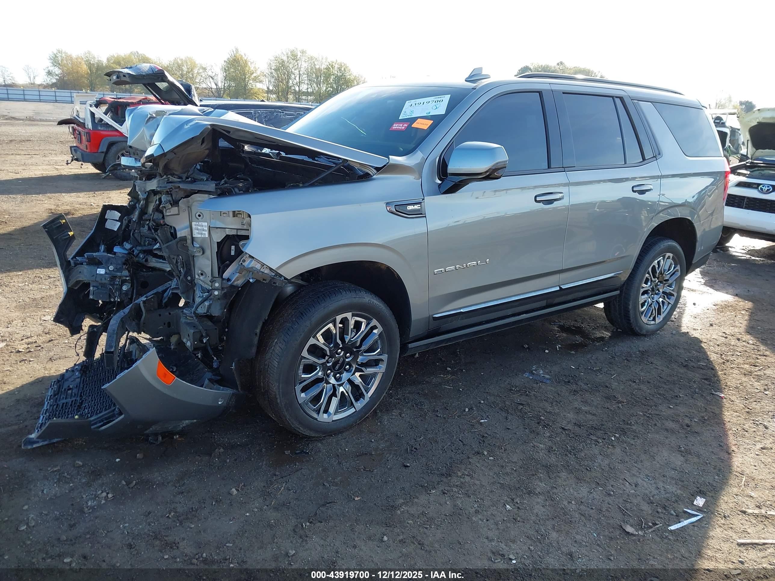 GMC YUKON image 2