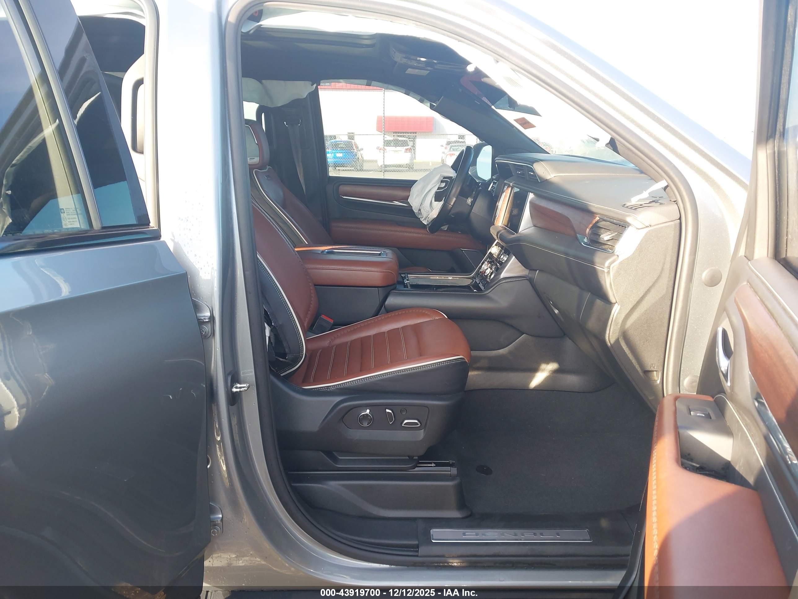 GMC YUKON image 5