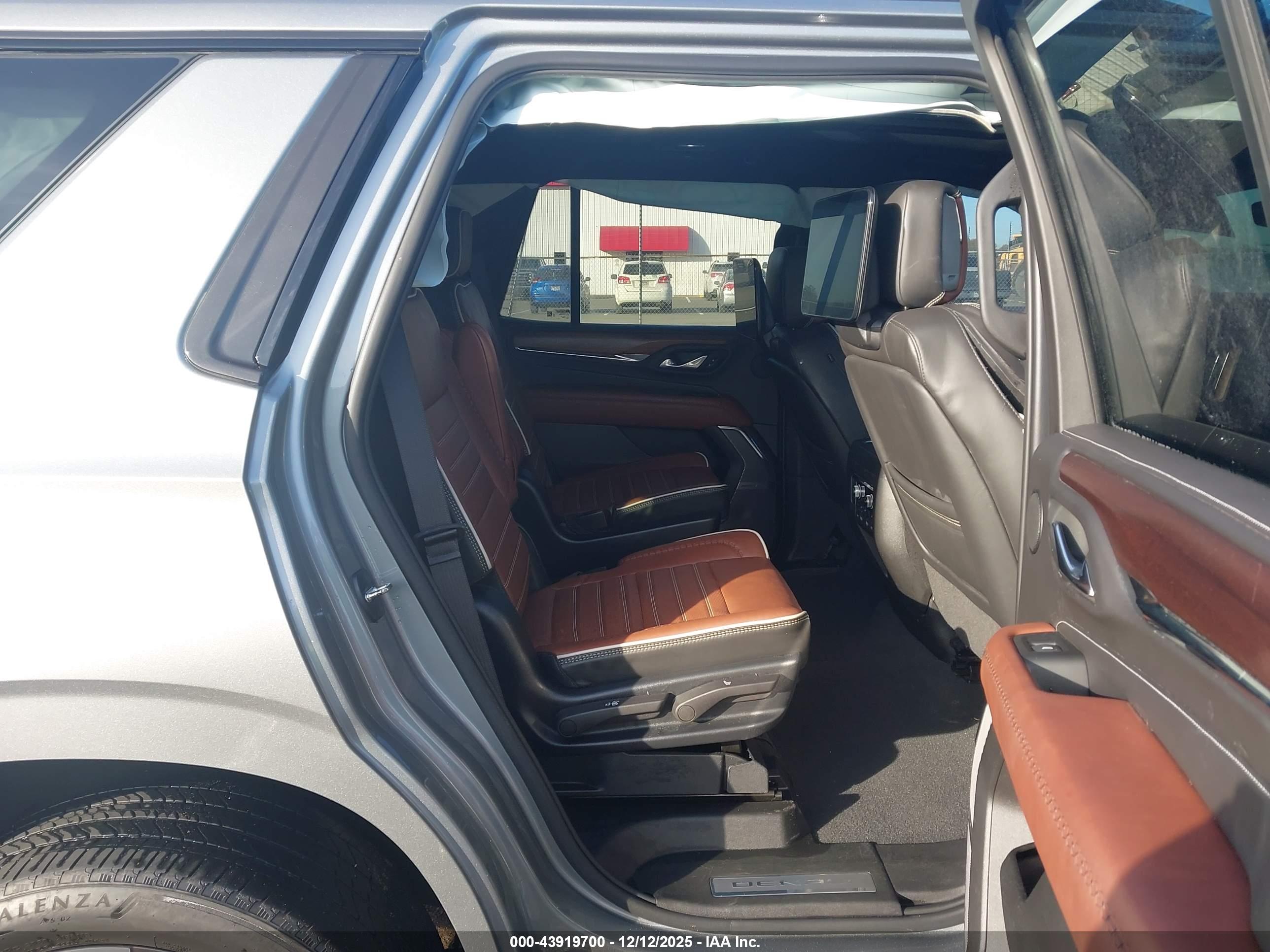 GMC YUKON image 8