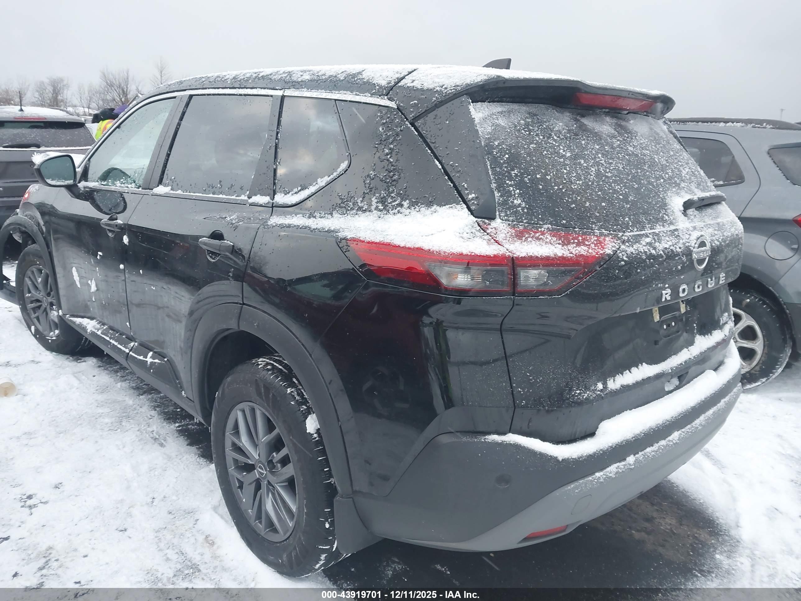 NISSAN ROGUE image 3