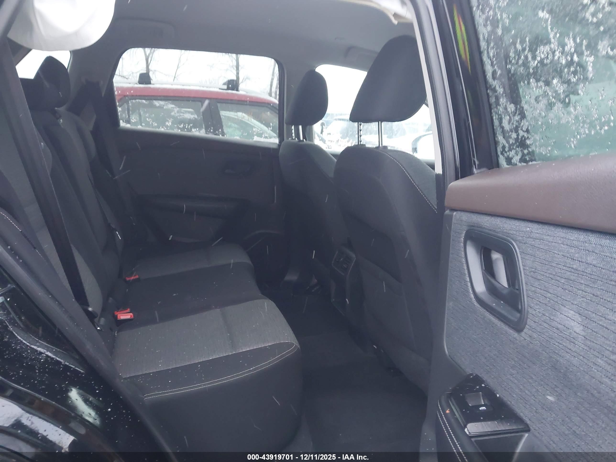 NISSAN ROGUE image 8