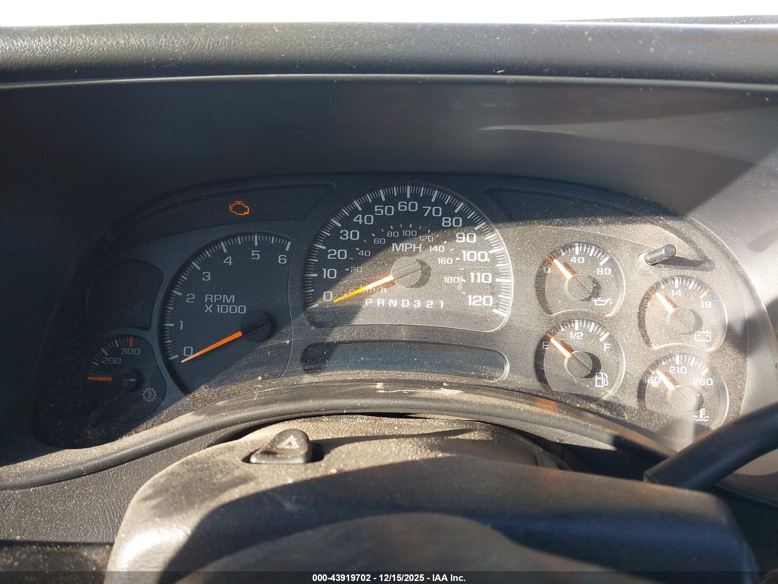 CHEVROLET SILVERADO image 7