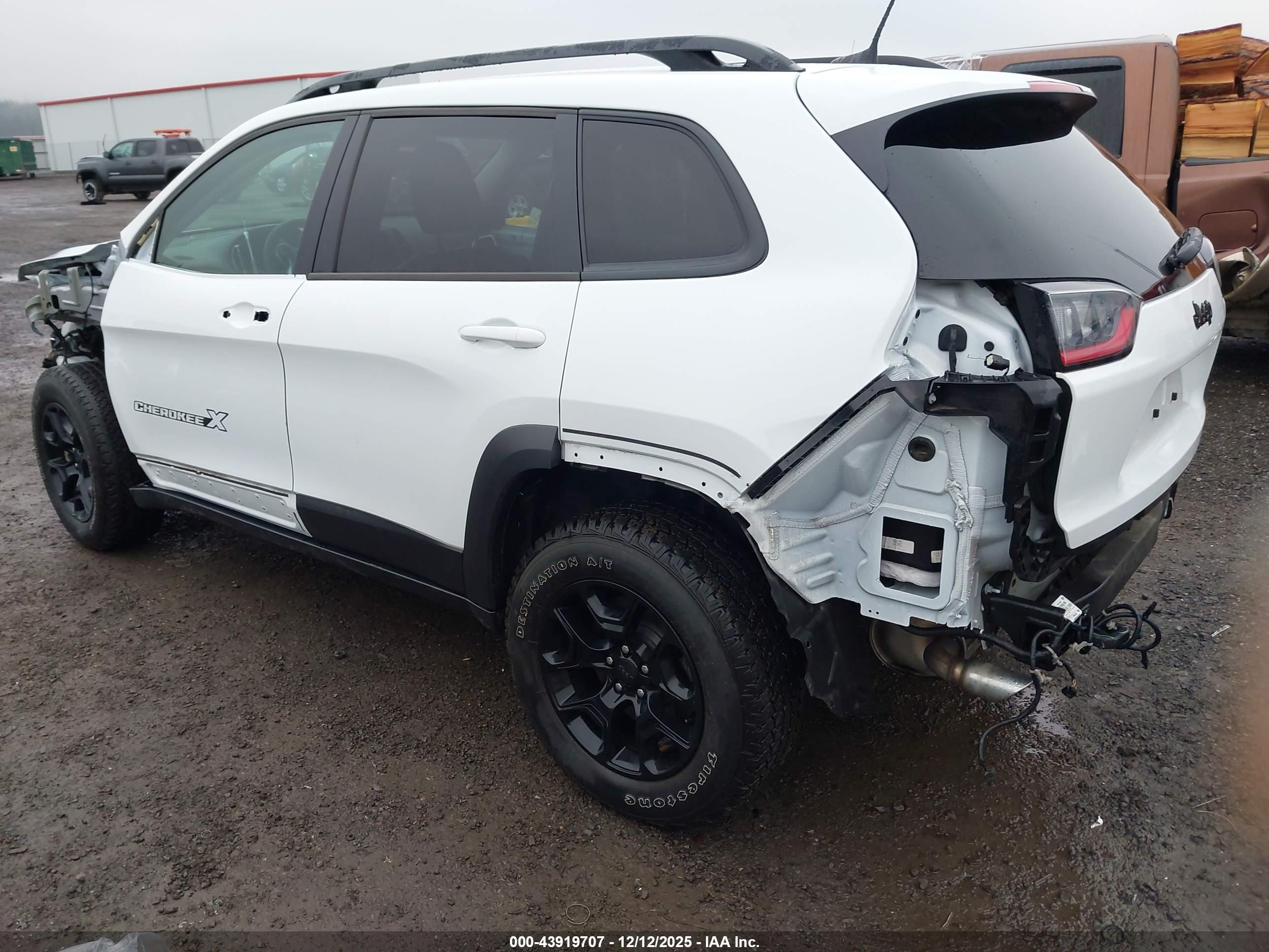 JEEP CHEROKEE image 3