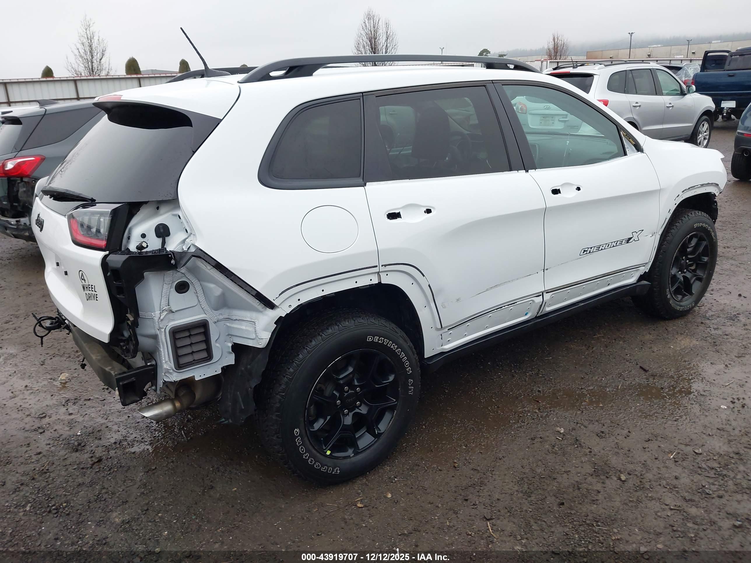 JEEP CHEROKEE image 4