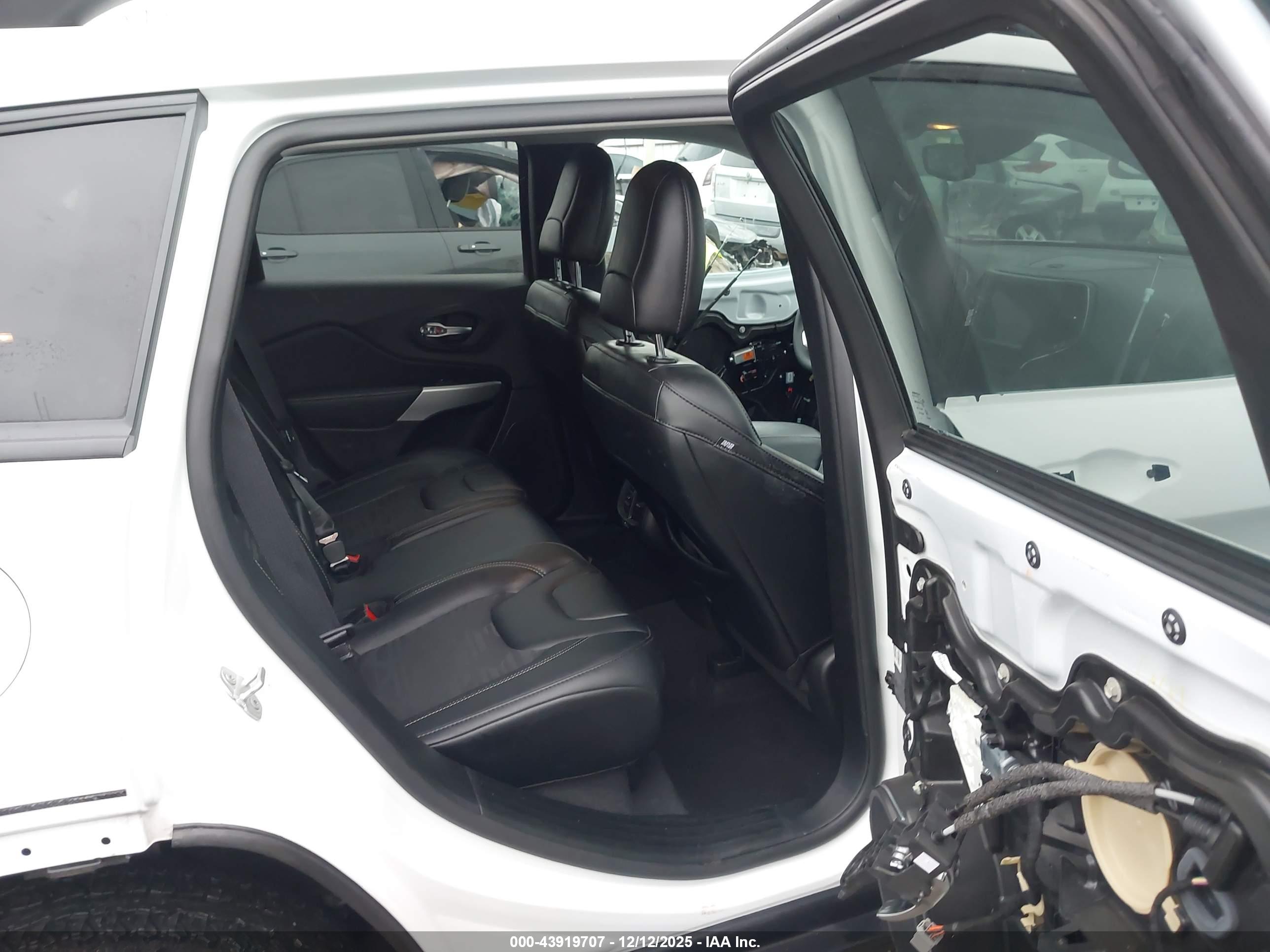 JEEP CHEROKEE image 8