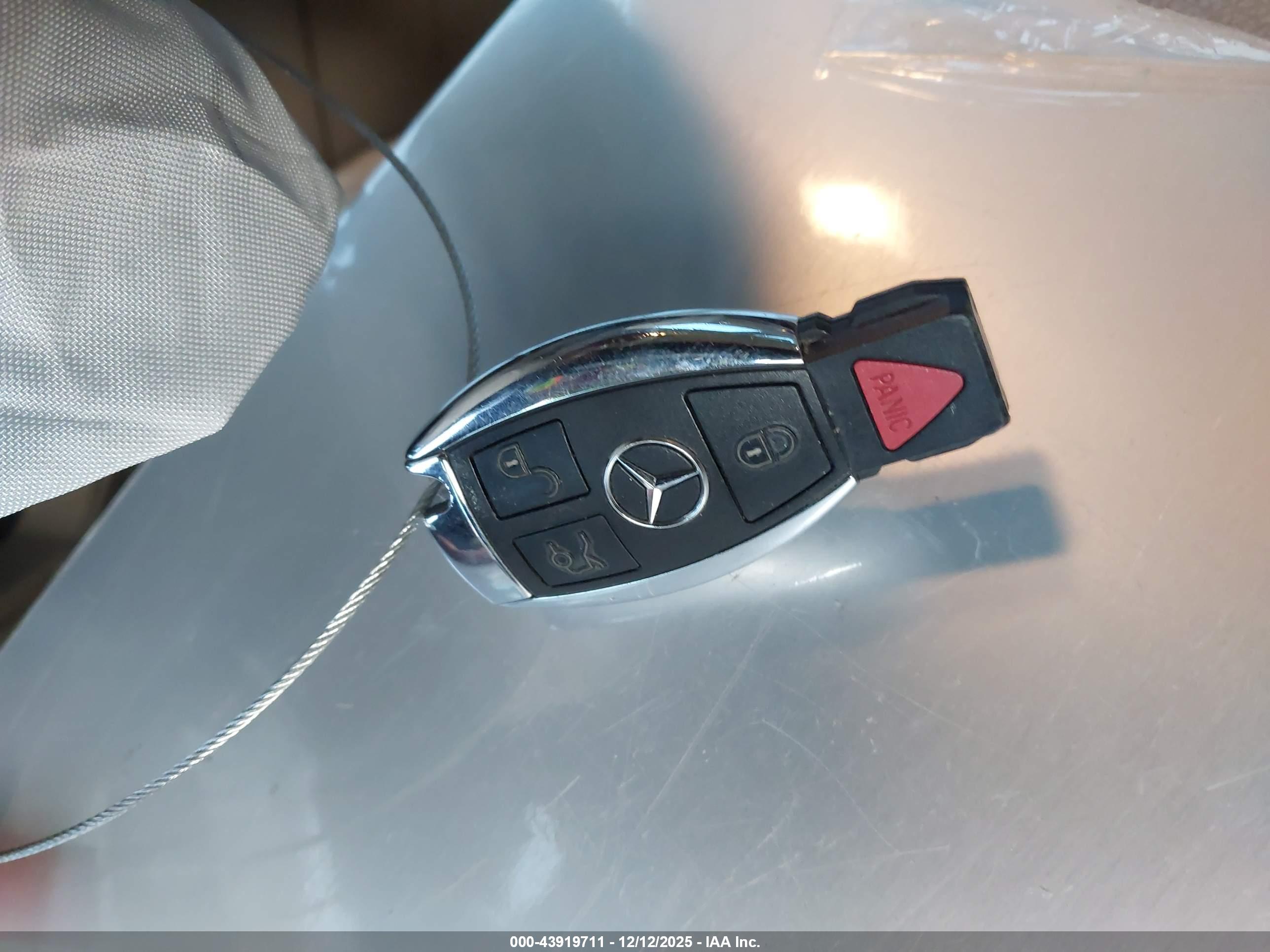 MERCEDES-BENZ E image 11