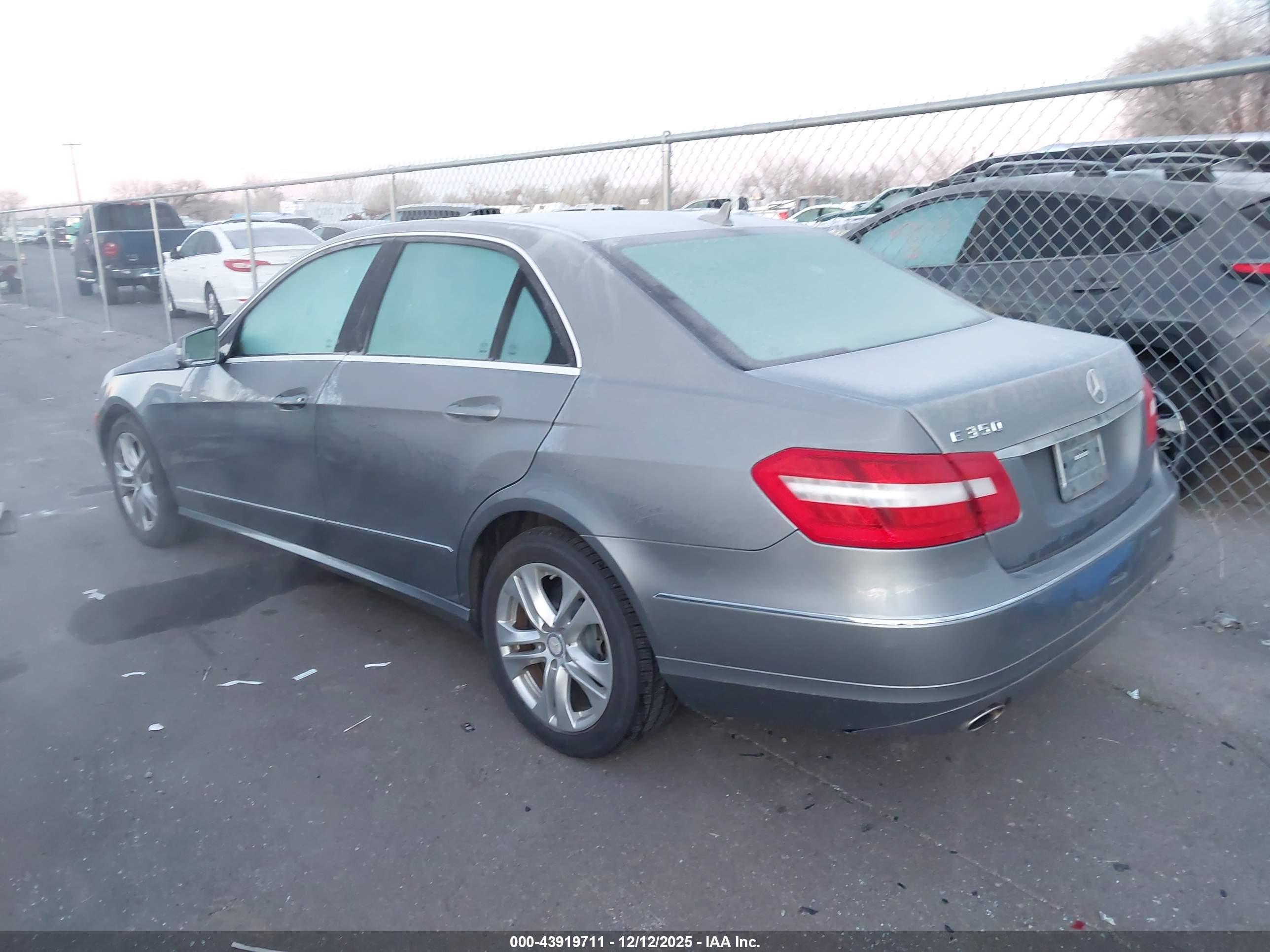 MERCEDES-BENZ E image 3