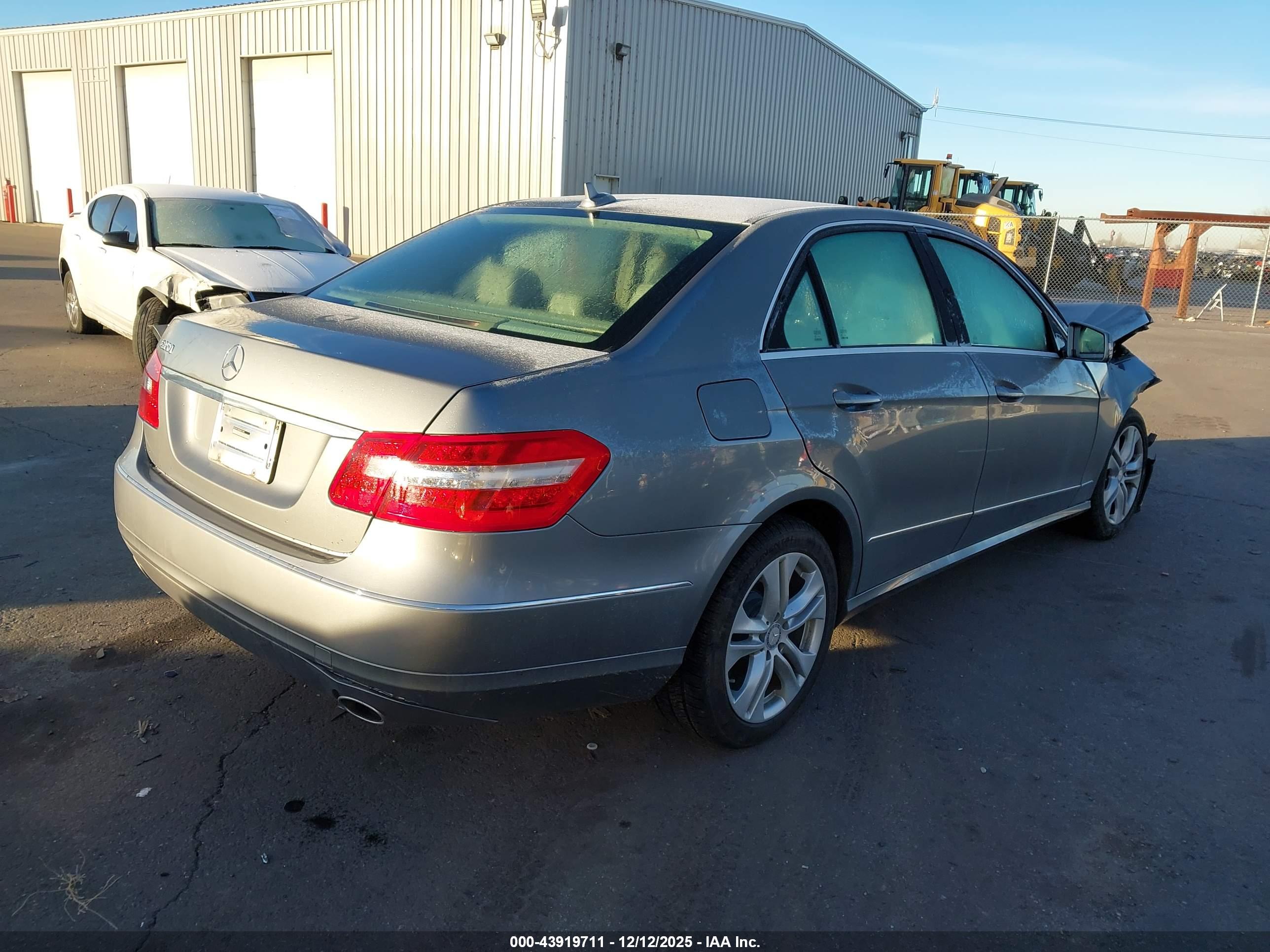 MERCEDES-BENZ E image 4