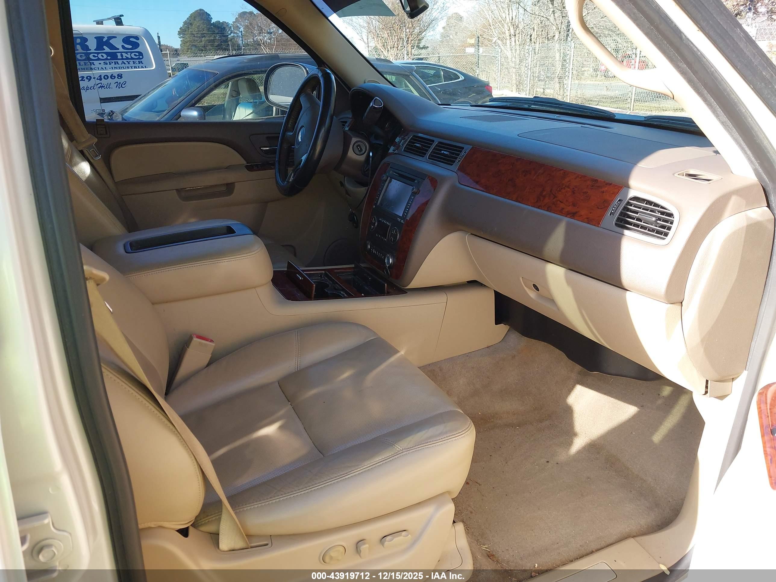 CHEVROLET TAHOE image 5