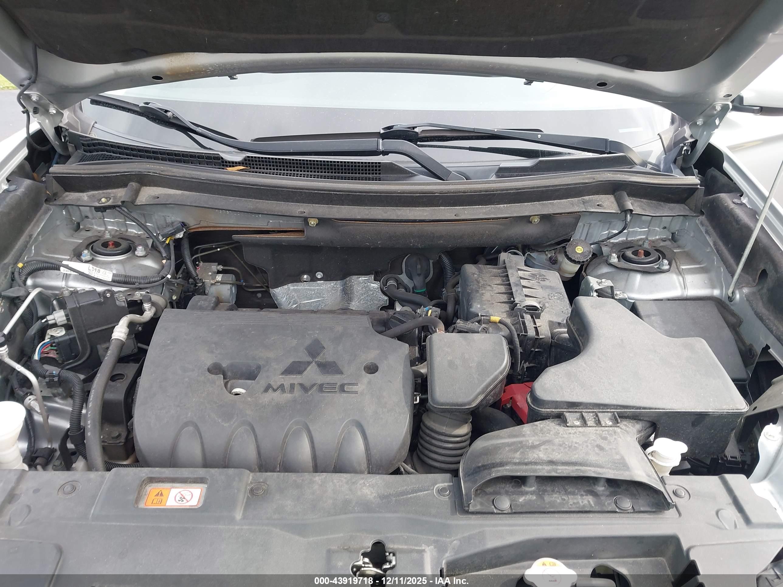 MITSUBISHI OUTLANDER image 10