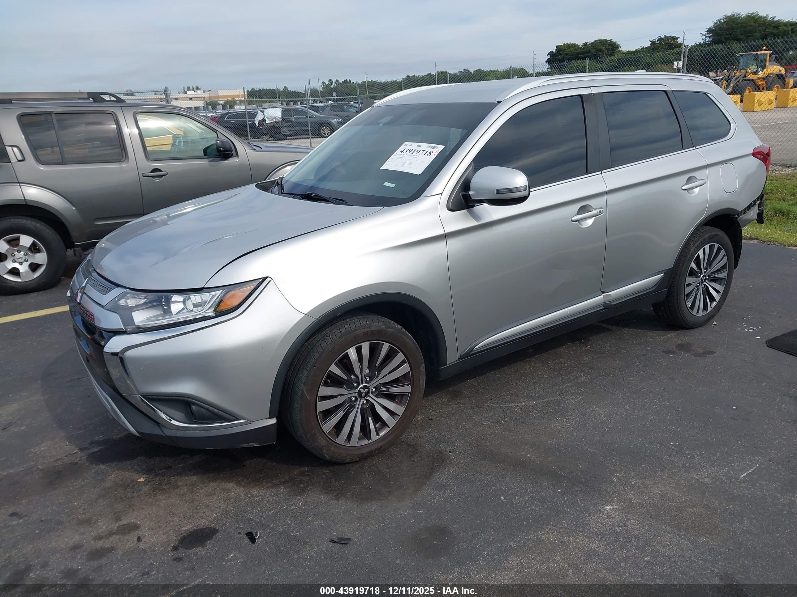 MITSUBISHI OUTLANDER image 2