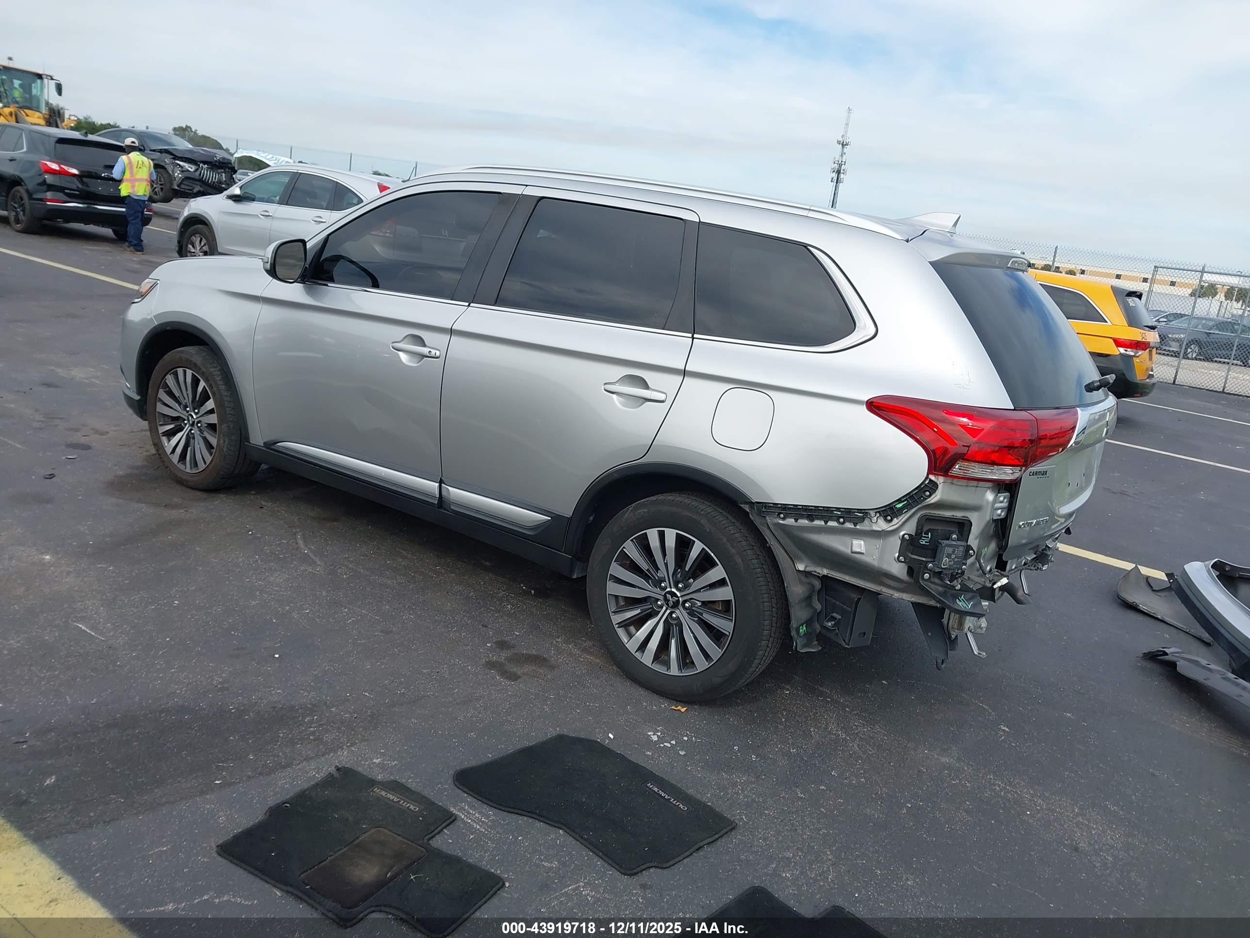 MITSUBISHI OUTLANDER image 3