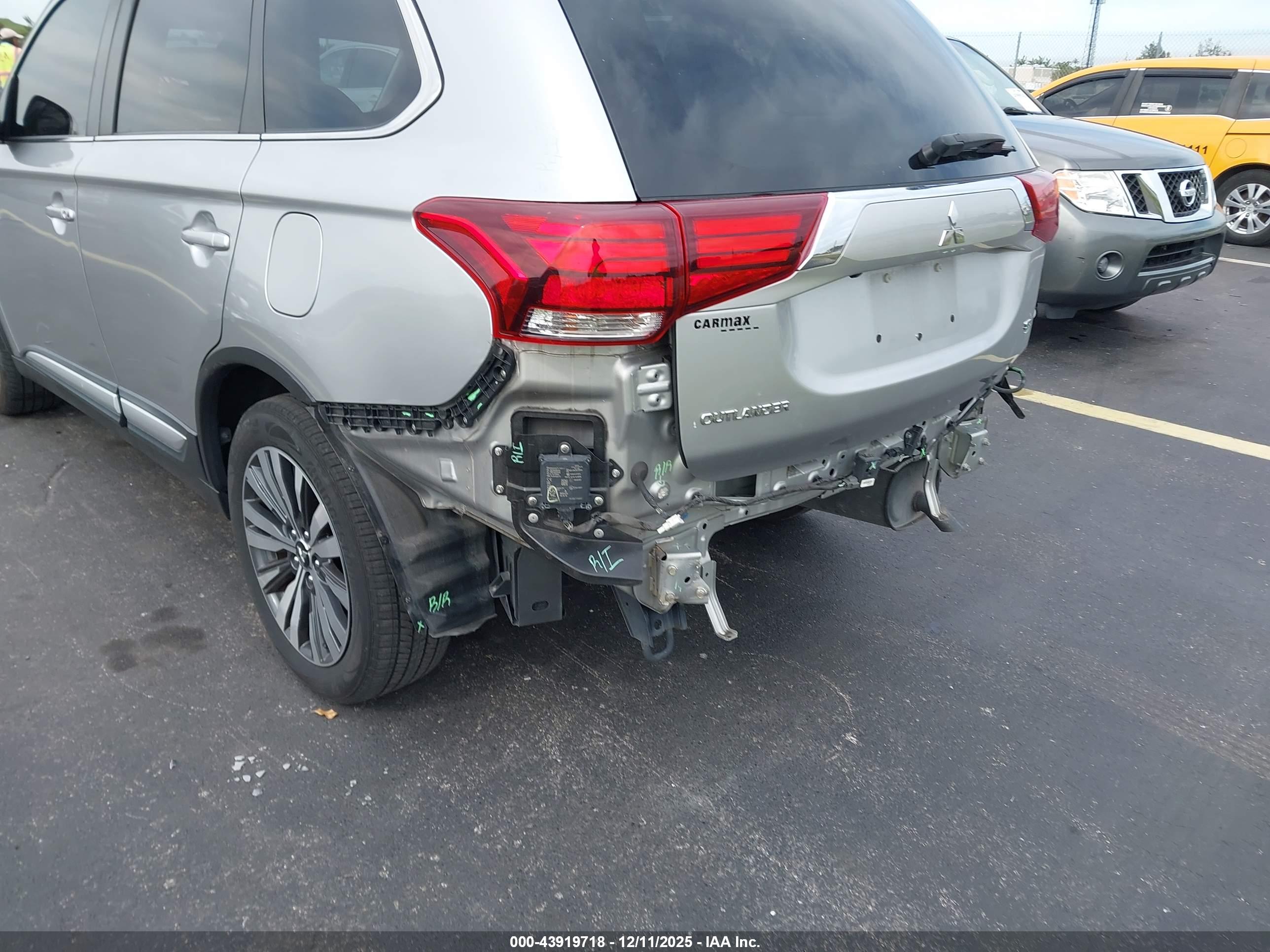 MITSUBISHI OUTLANDER image 6