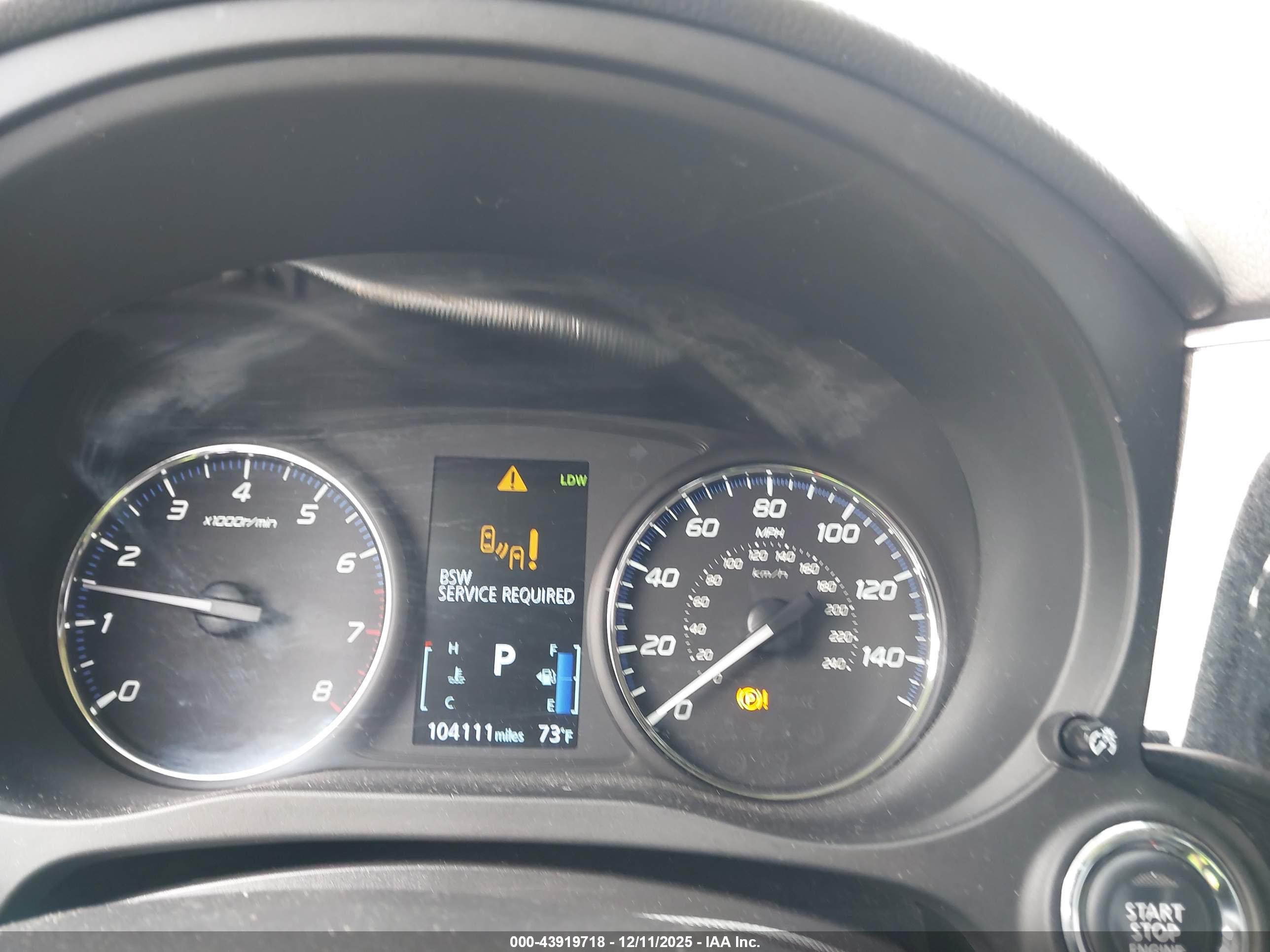 MITSUBISHI OUTLANDER image 7