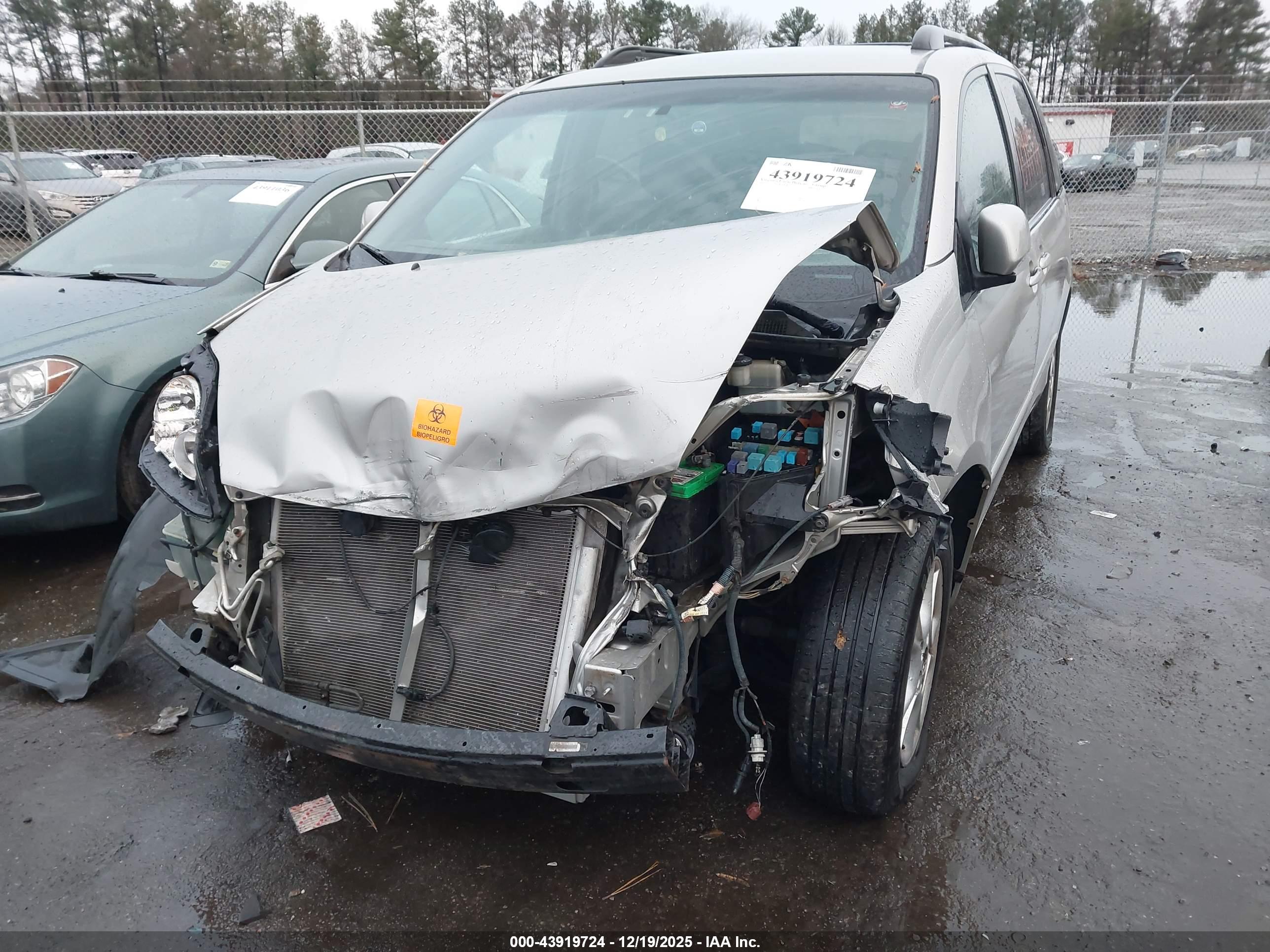 TOYOTA SIENNA image 6