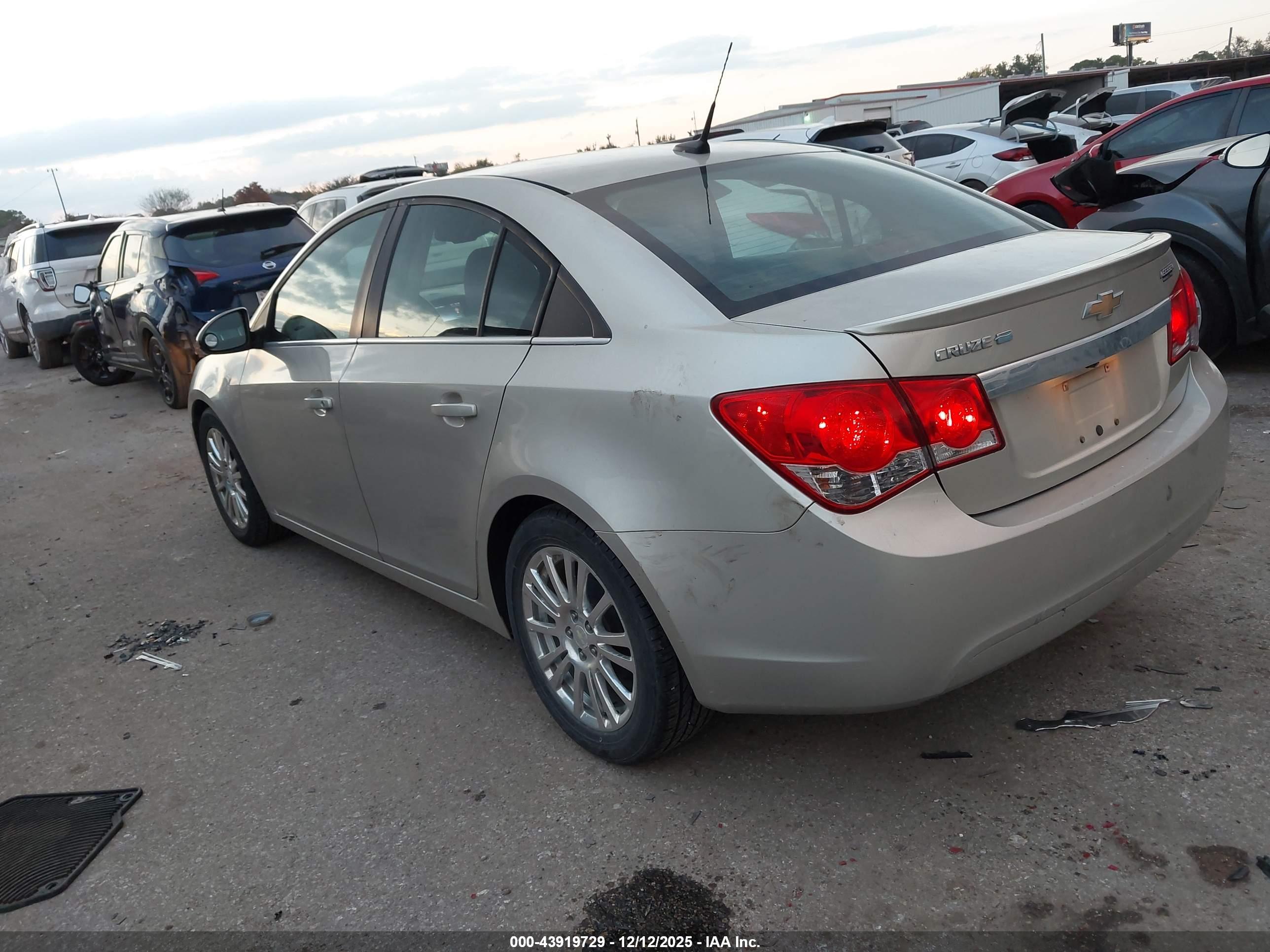 CHEVROLET CRUZE image 3