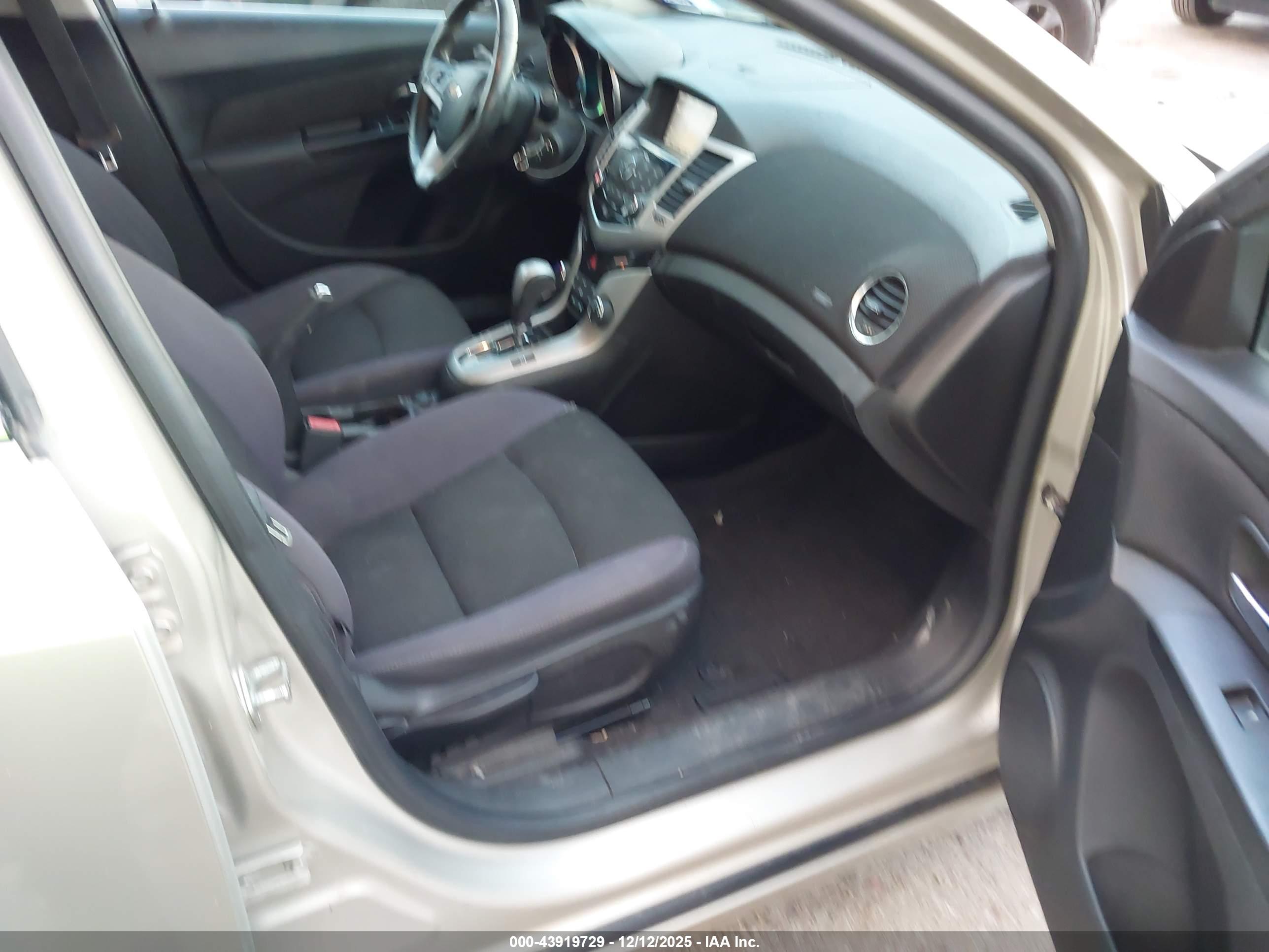 CHEVROLET CRUZE image 5